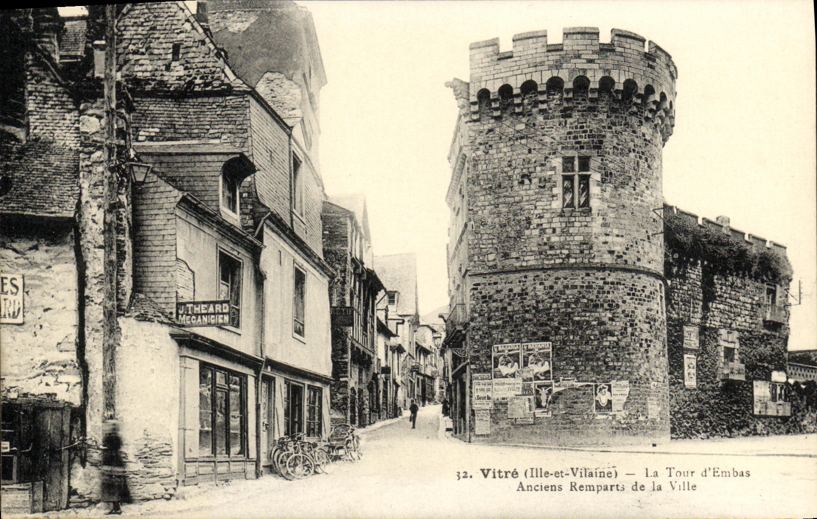 Vitré (Ille-et-Vilaine) — La Tour d'Embas — Anciens Remparts de la Ville