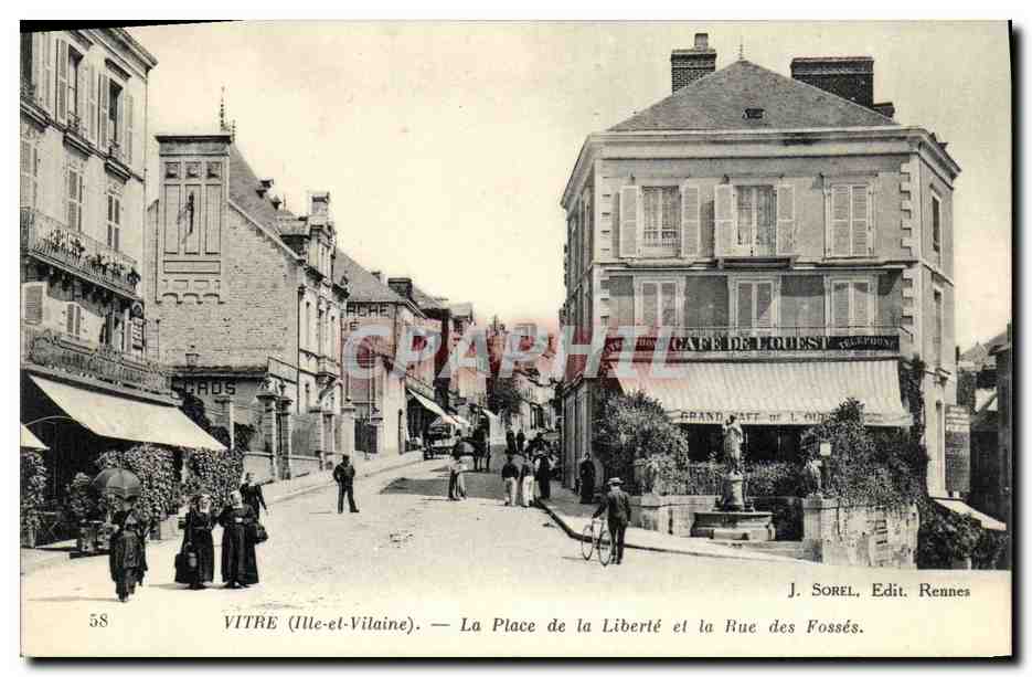 VITRE (Ille-et-Vilaine) — La Place de la Liberté et la Rue des Fossés — J. SOREL, Edit. Rennes