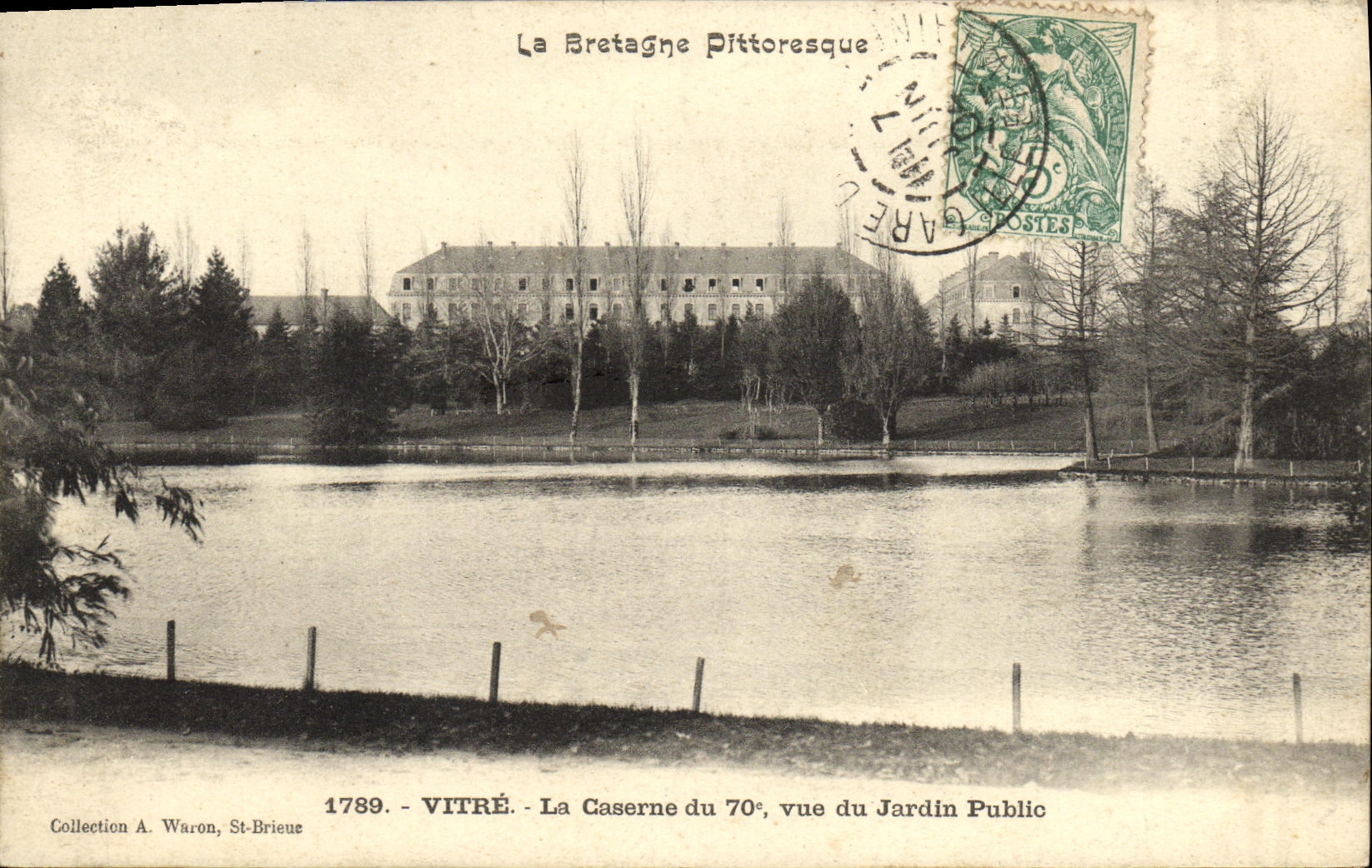 Vitré - La Caserne du 70e, vue du Jardin Public — Collection A. Waron, St-Brieuc