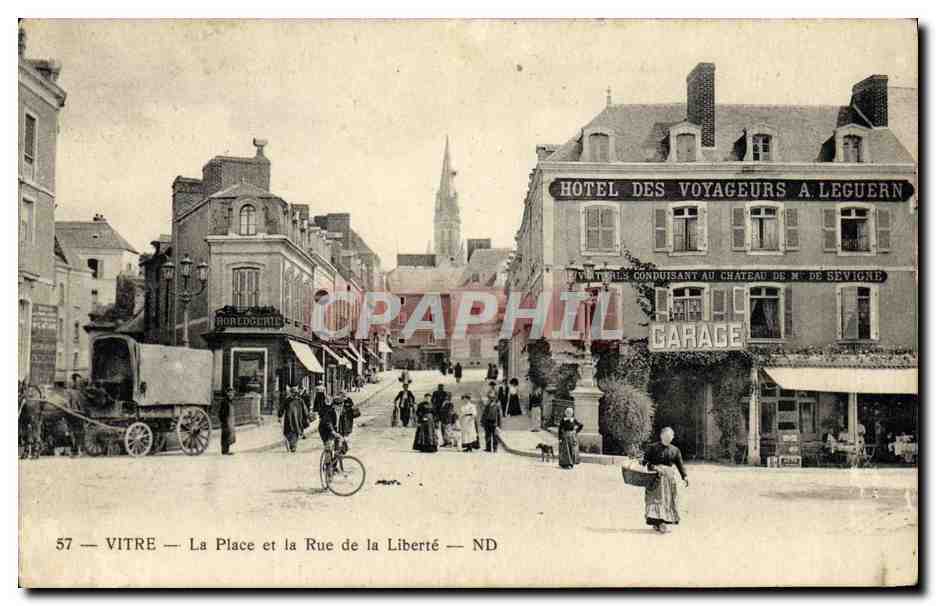 VITRE — La Place et la Rue de la Liberté — IMP. LEVY ET NEURDEN REUNIS