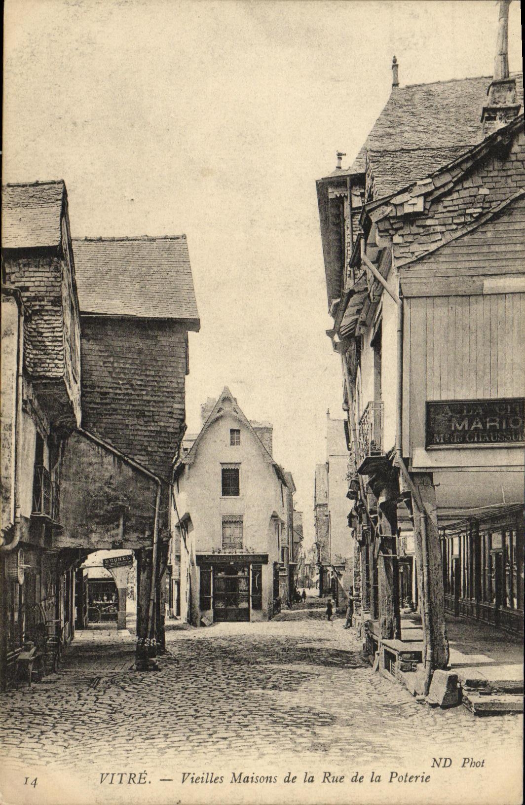 VITRÉ — Vieilles Maisons de la Rue de la Poterie — ND Phot