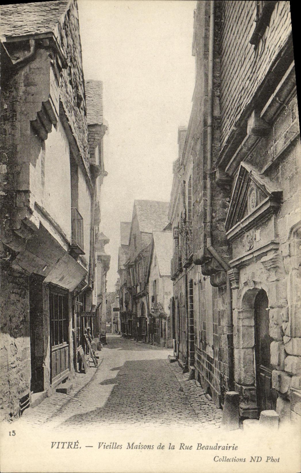VITRÉ — Vieilles Maisons de la Rue Beaudrairie — Collections ND Phot