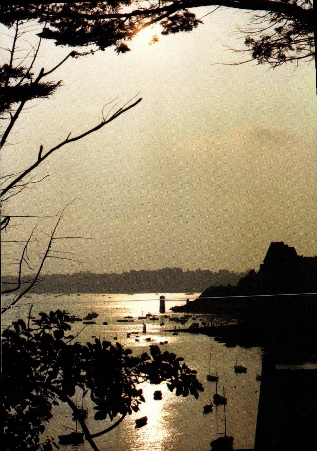 Saint-Malo — Coucher de soleil sur l'anse Solidor — Les Éditions de la Côte d'Émeraude