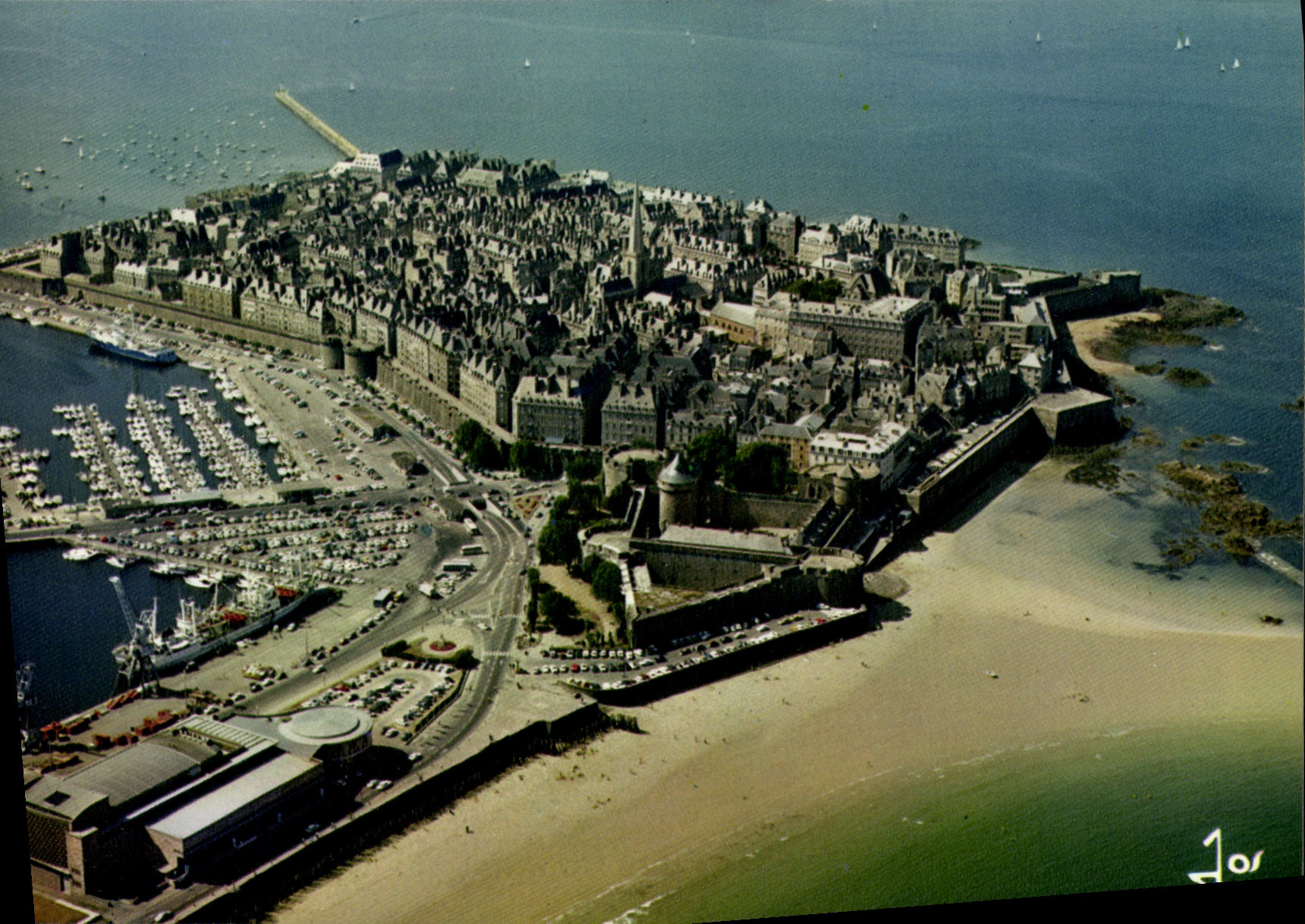 Saint-Malo — Vue générale, le bassin et le château — Éditions d'Art JOS, série V 321
