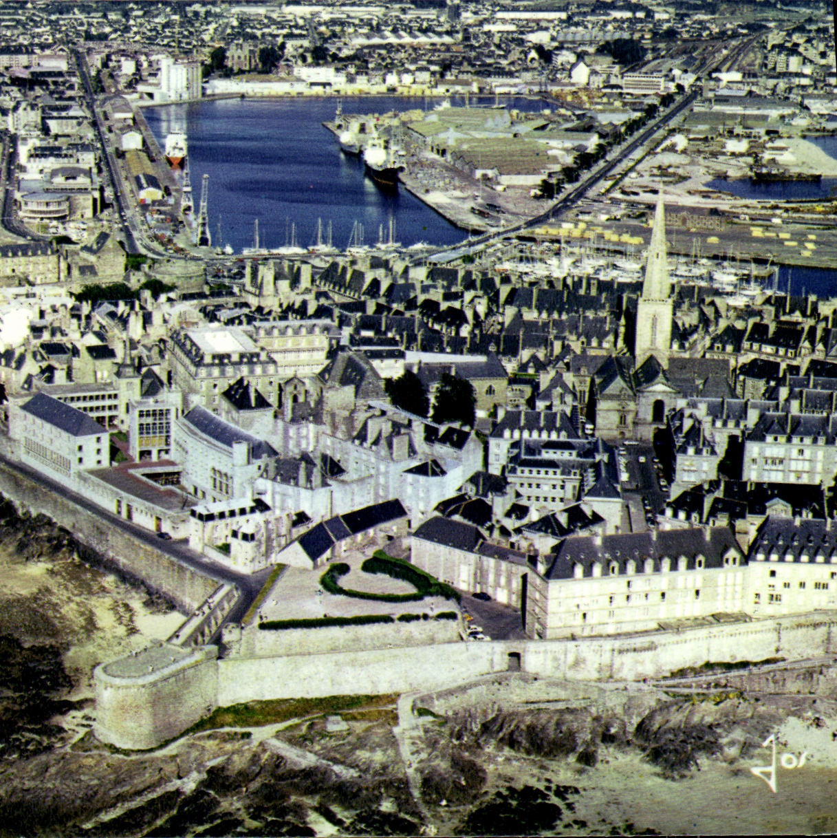 Saint-Malo — La tour Bidouane et Fort la Reine sur les remparts — Éditions d'Art JOS