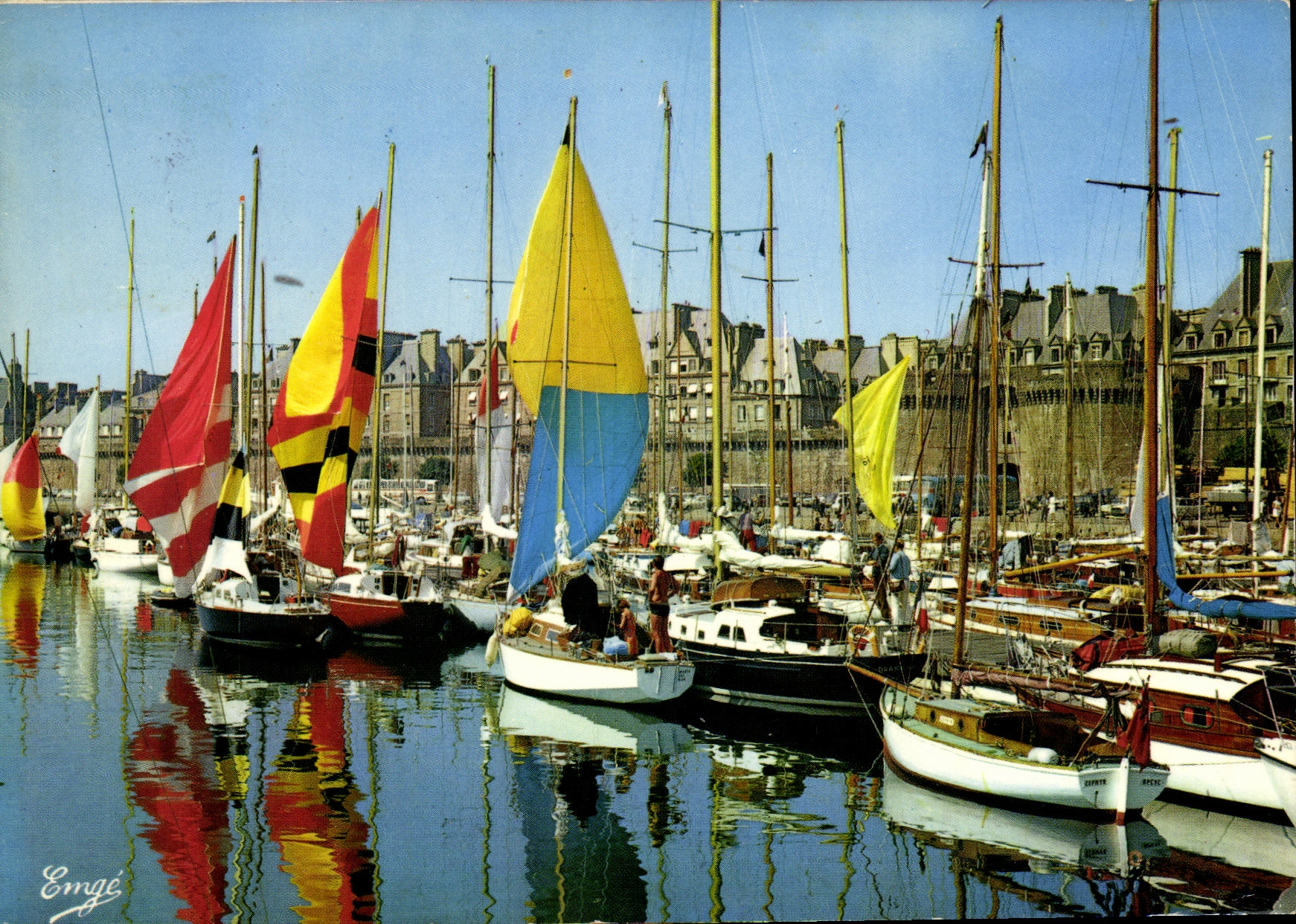 Saint-Malo — Cité corsaire à l'arrivée d'une course-croisière — Emge Édition, n° 2257