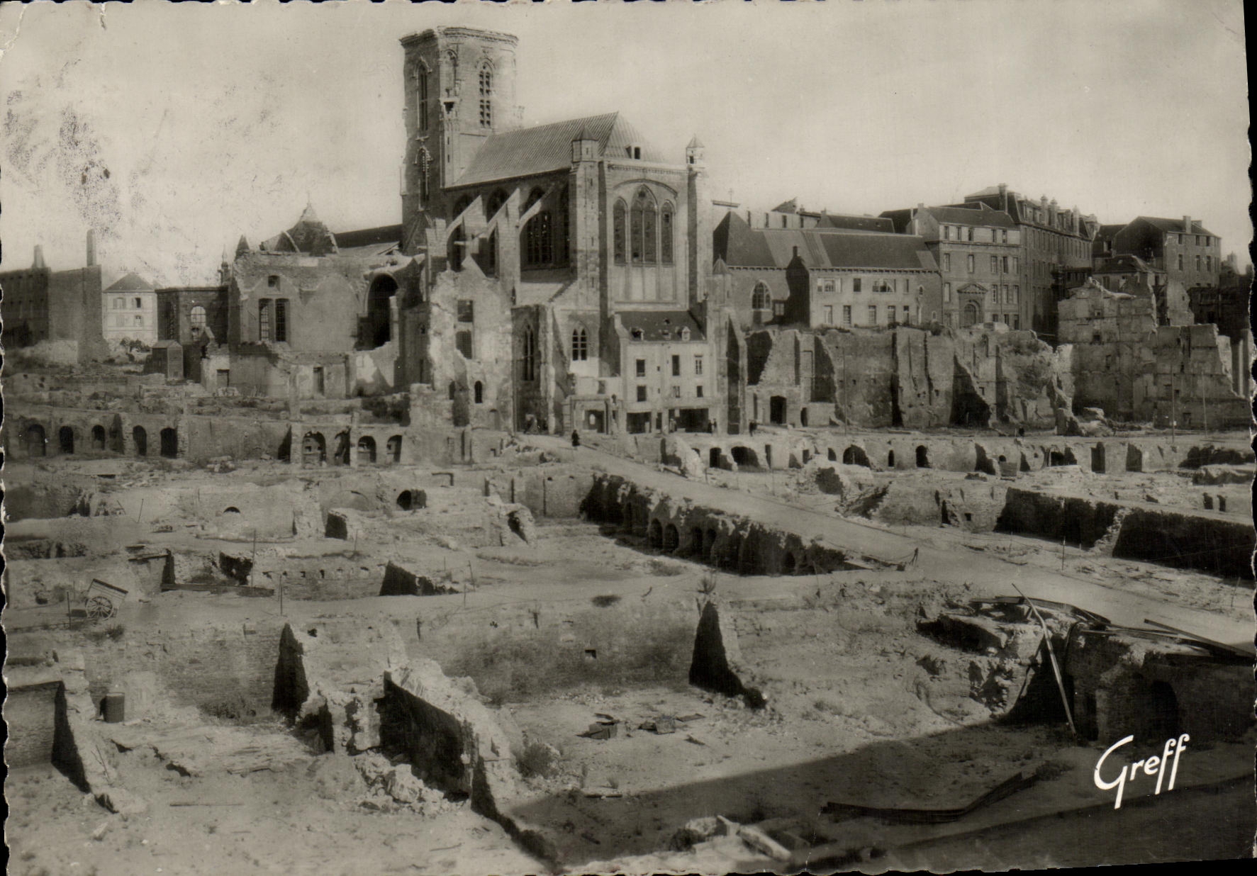Saint-Malo en ruines — Grande Rue, rue Poreon et la Cathédrale — Édition Greff, Paris
