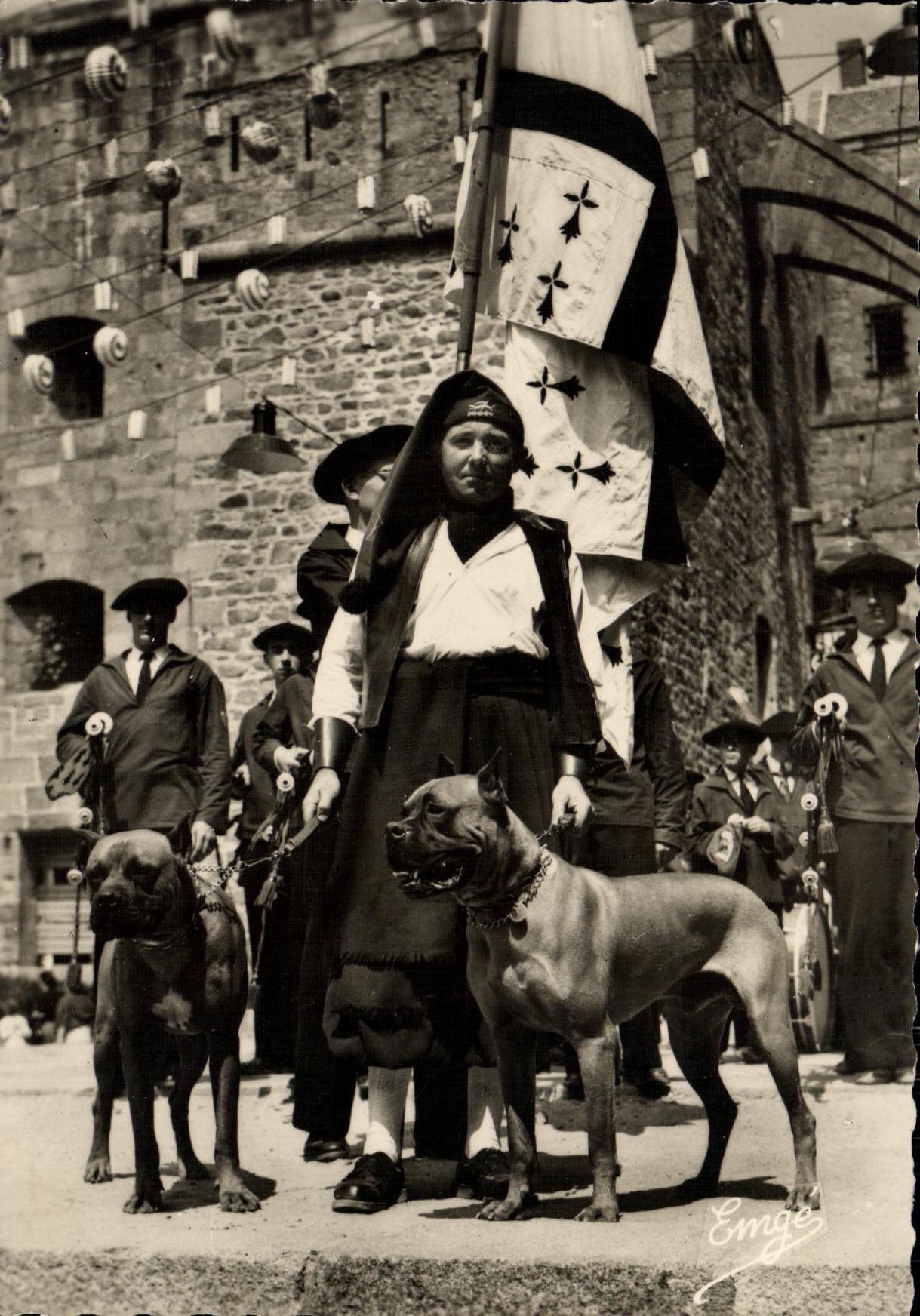 Die Mastiffs von Saint-Malo — Folklore-Gruppe 'Quic-En-Groigne' — Verlag Emge