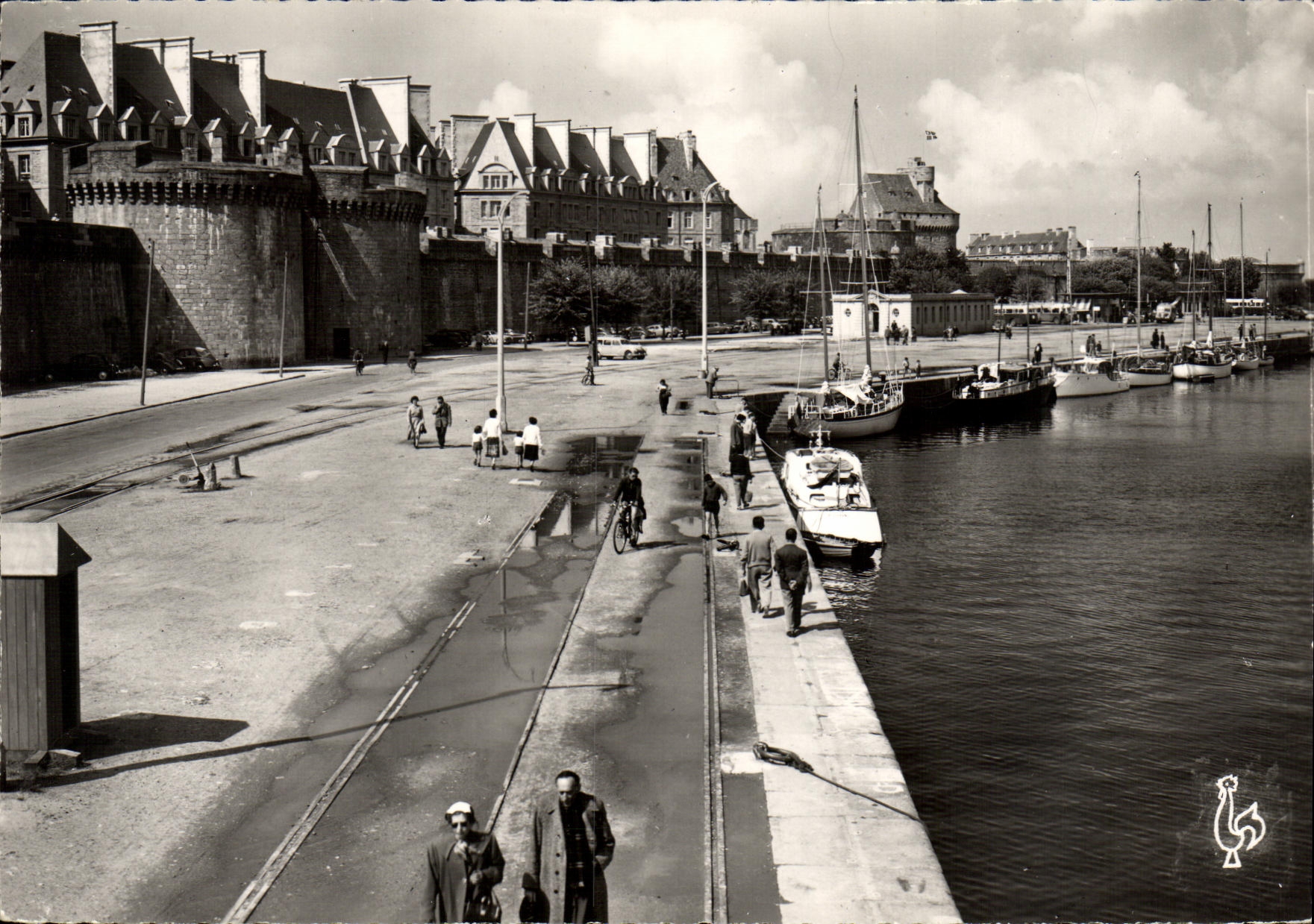 Saint-Malo (Il-et-Vil) — Remparts, la Grande Porte et le Bassin Vauban — Les Tirages Modernes, Paris