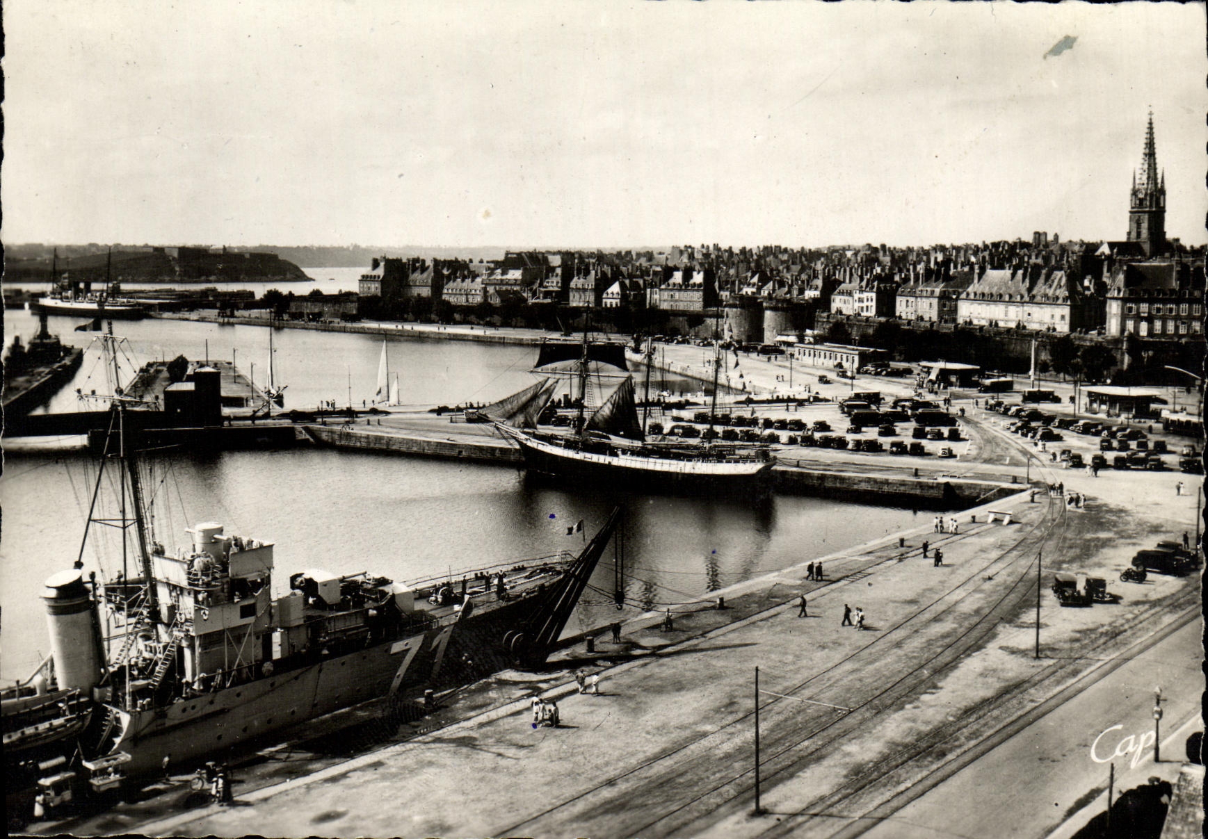 Saint-Malo — Les bassins et la ville — Cap