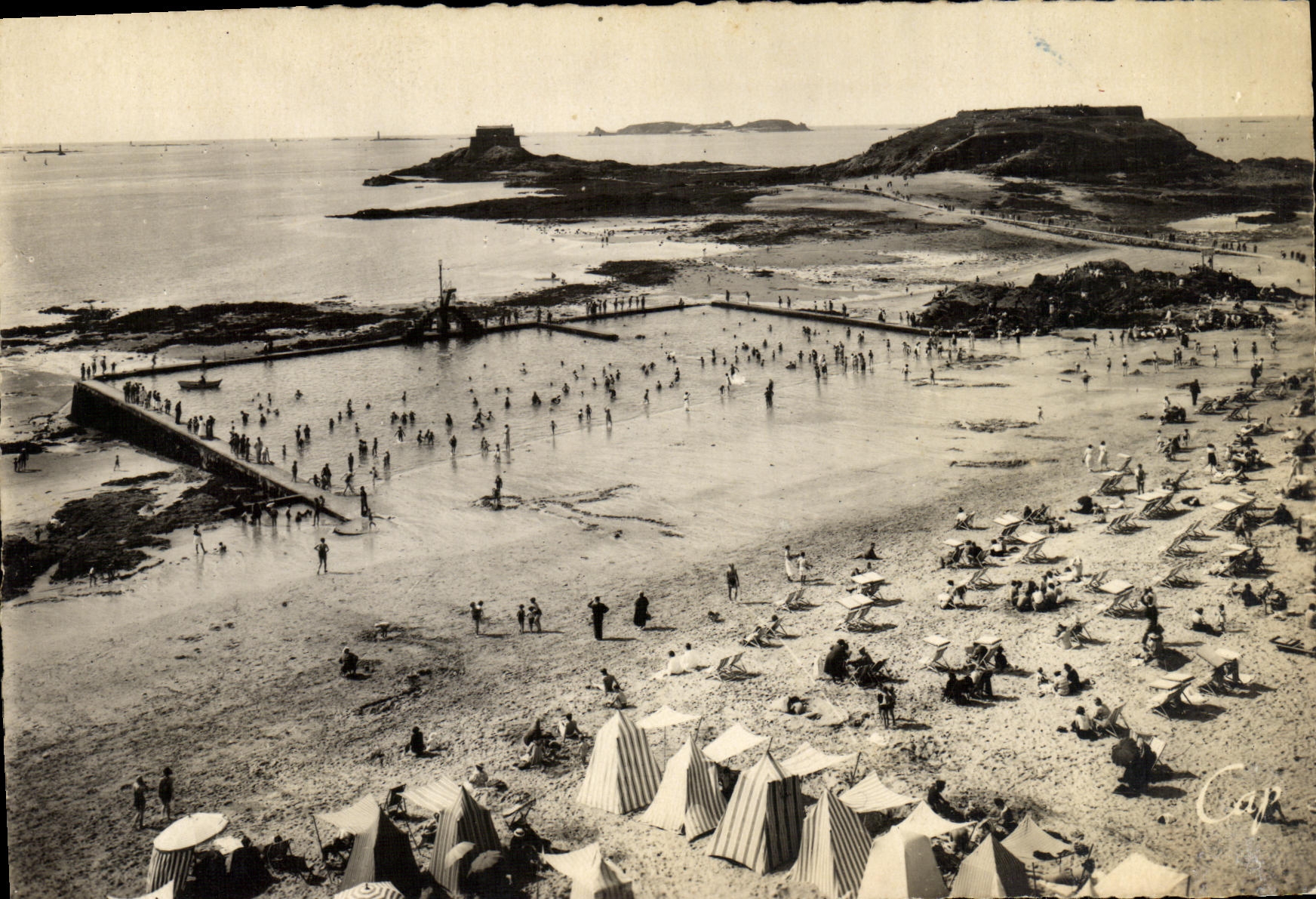 St-Malo — La Piscine — Les Deux Ecs et Cézembre — éditeur Real Photo & Cie, n° 227