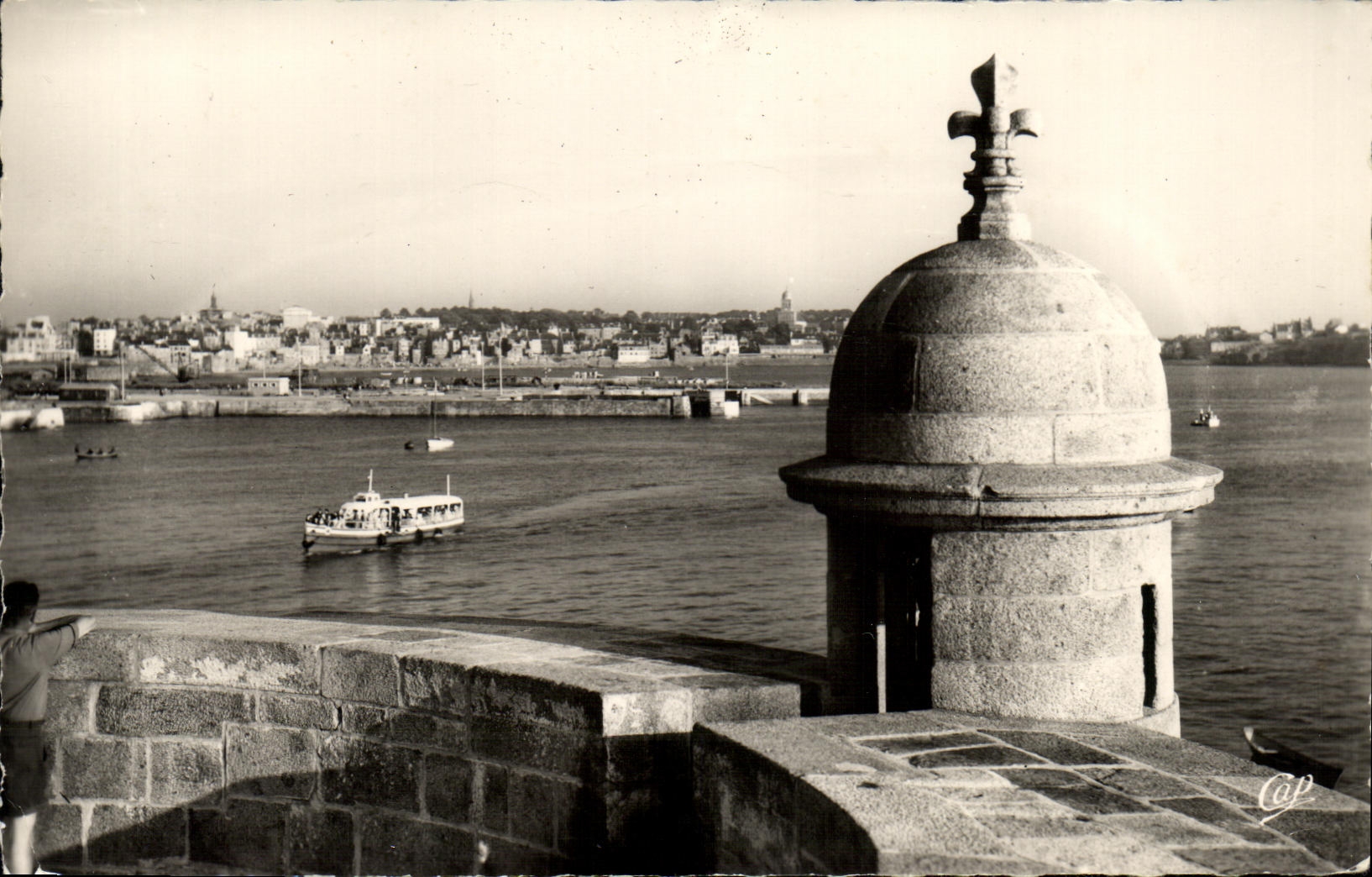 Vue sur Saint-Servan depuis les Remparts — Saint-Malo — C.A.P. n°429
