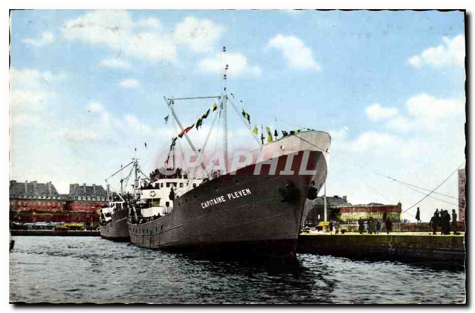 CPM St Malo Chalutiers dans le Port Bateau Capitaine Pleven 