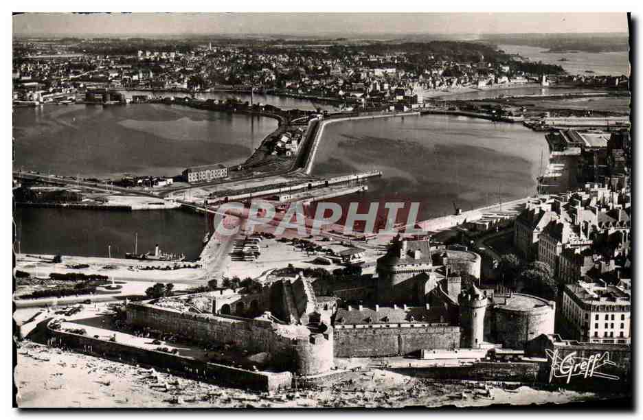 Saint-Malo — Vue aérienne du château, des bassins et de la vallée de la Rance — Greff, Paris
