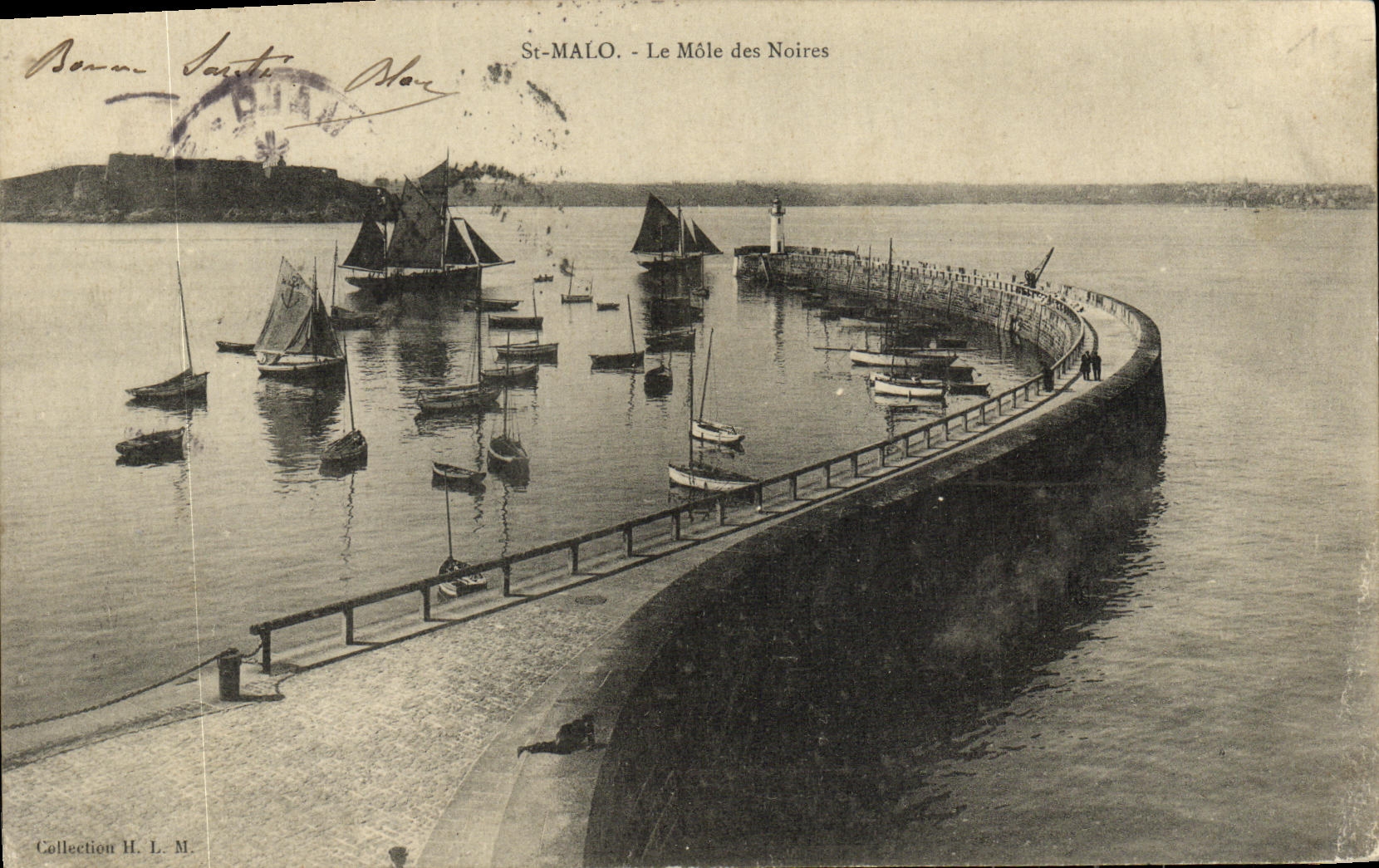 St-Malo - Le Môle des Noires — vue du port avec bateaux et phare — Collection H. L. M.