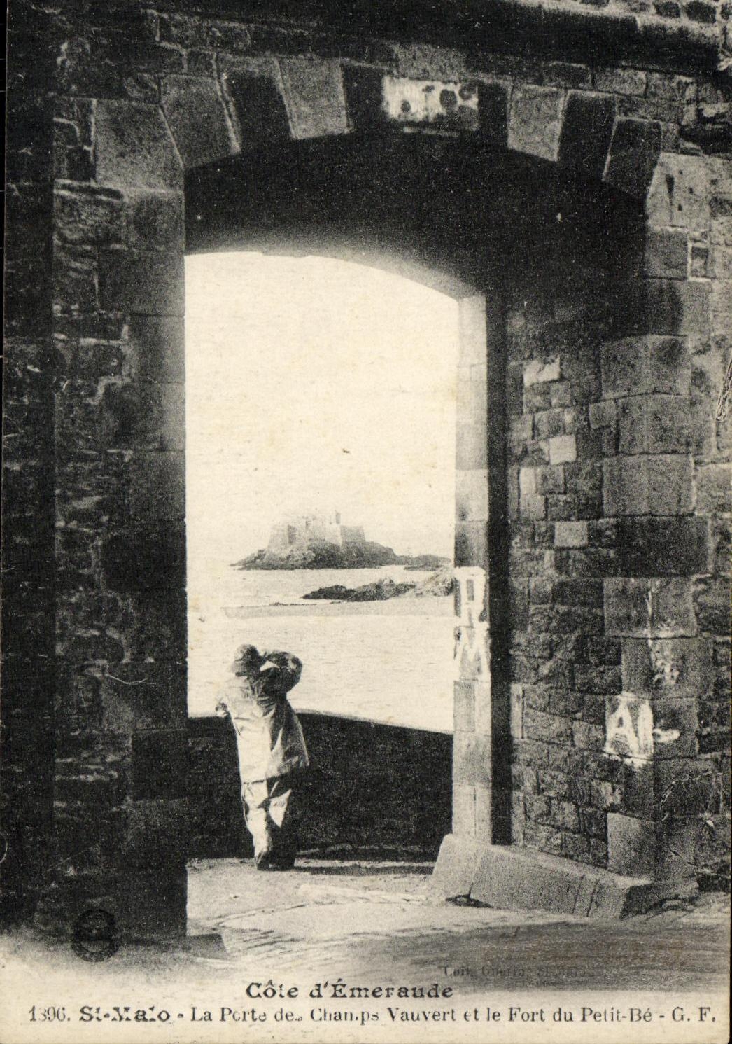 Côte d'Émeraude — La Porte de Champs Vauvert et le Fort du Petit-Bé — G. F.