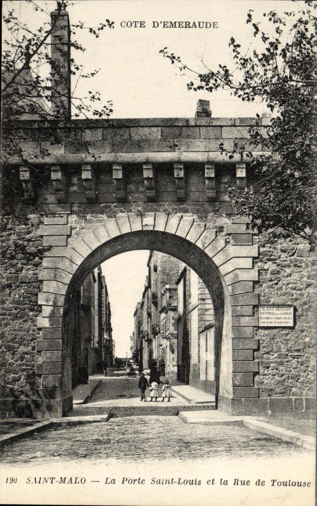 CPA St Malo La Porte Saint Louis et la Rue de Toulouse