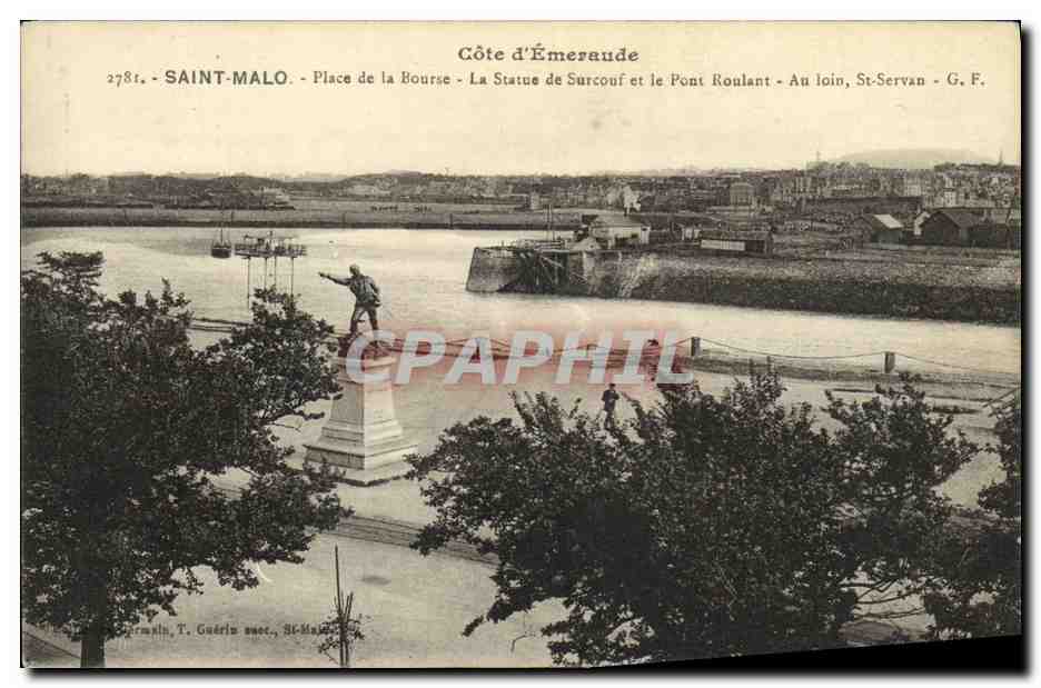 Saint-Malo - Place de la Bourse - La Statue de Surcouf et le Pont Roullant - Au loin, St-Servan - G.F.
