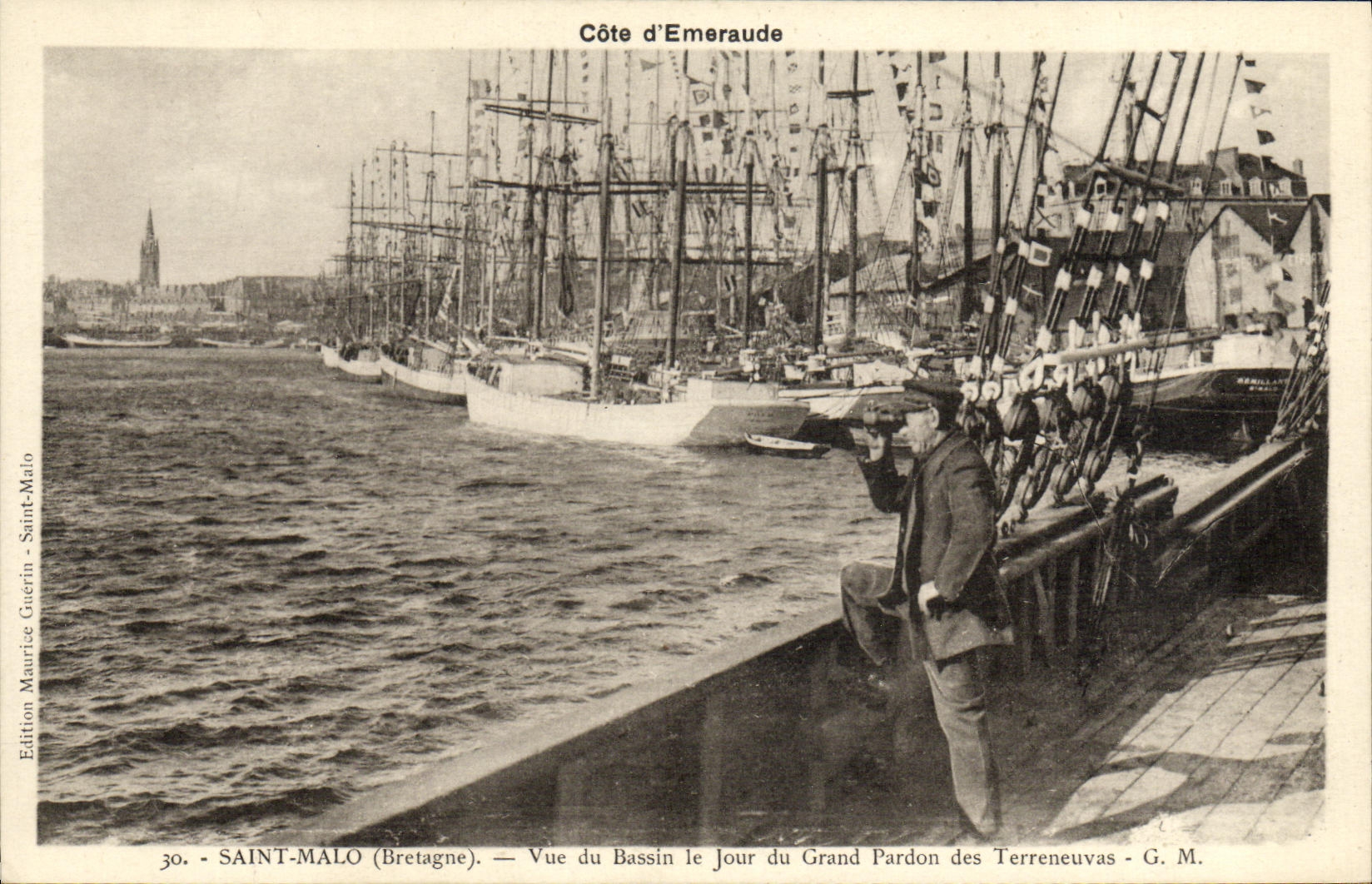 Saint-Malo (Bretagne) — Vue du Bassin le Jour du Grand Pardon des Terreneuvas — Édition Maurice Guérin - G. M.