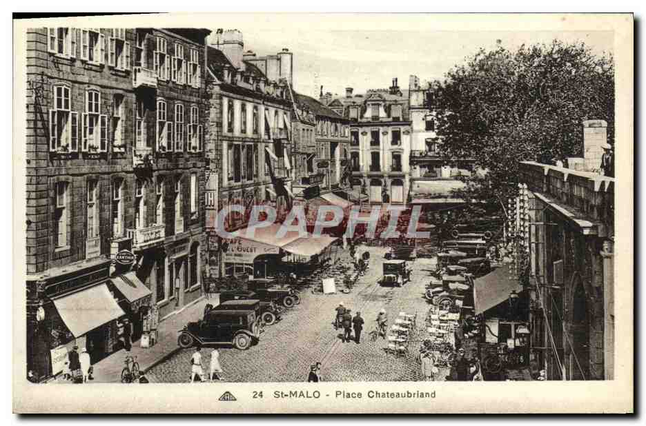 St-Malo - Place Chateaubriand — vue de rue avec café et voitures d'époque — éditeur : C' des Arts — n° 24