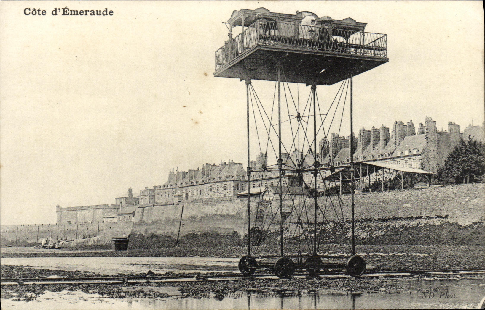 Costa de Émeraude — El Puente Ballon en Nantes — ND Fot.