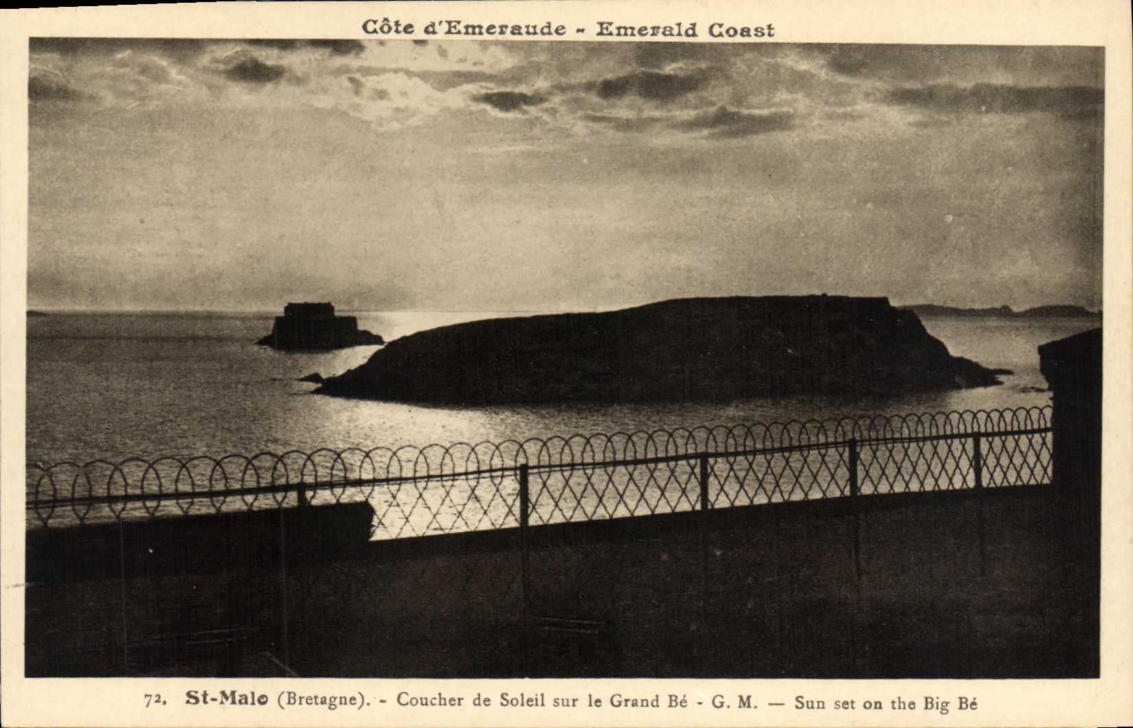 St-Malo (Bretaña) — Puesta de Sol en el Grand Bé — G.M. — Sun set on the Big Bé — Edición Maurice Guérin