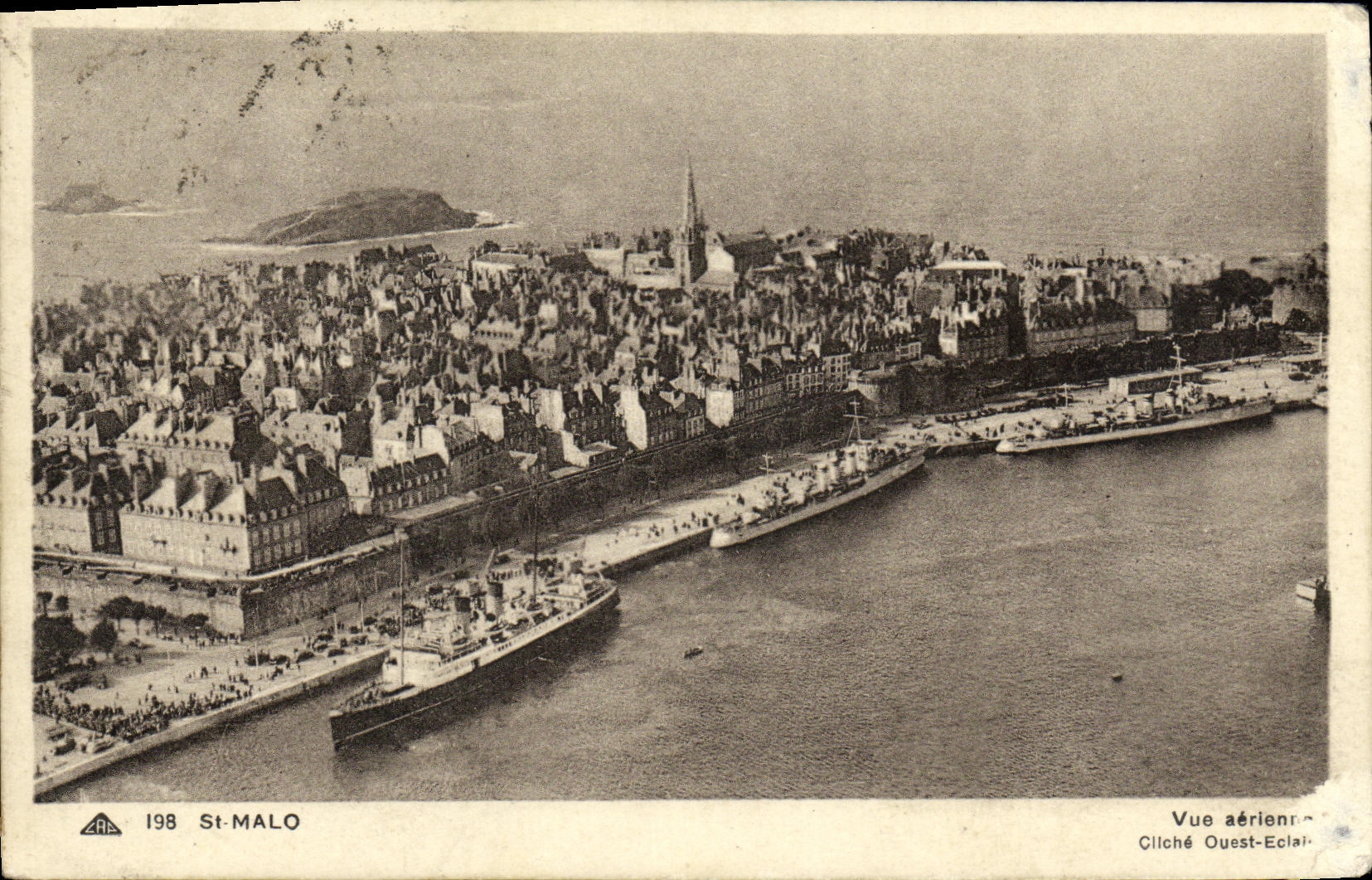 CPA Saint Malo Vue aerienne Bateaux