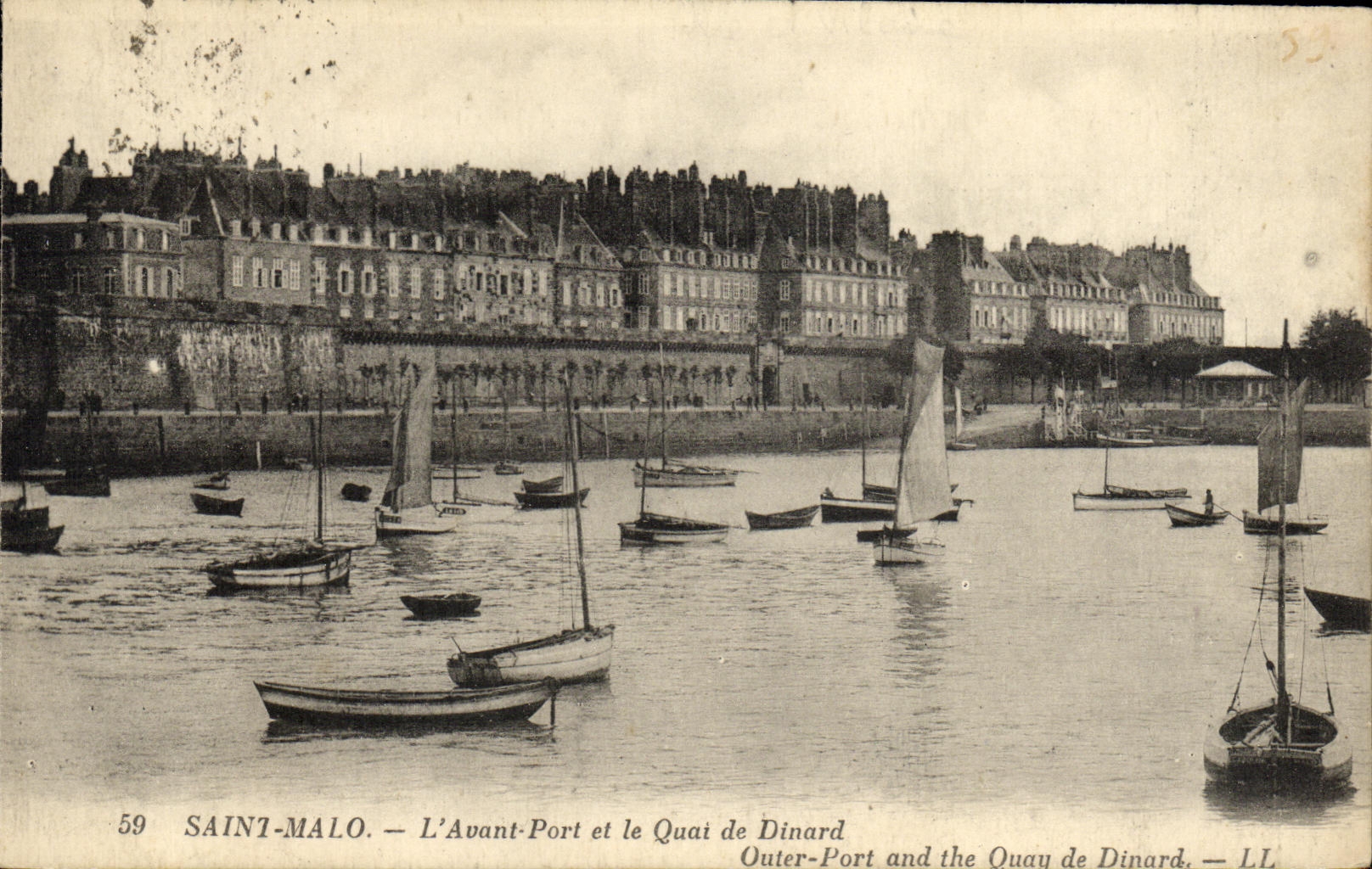 CPA Saint Malo L Avant Port et le Quai de Dinard Bateaux