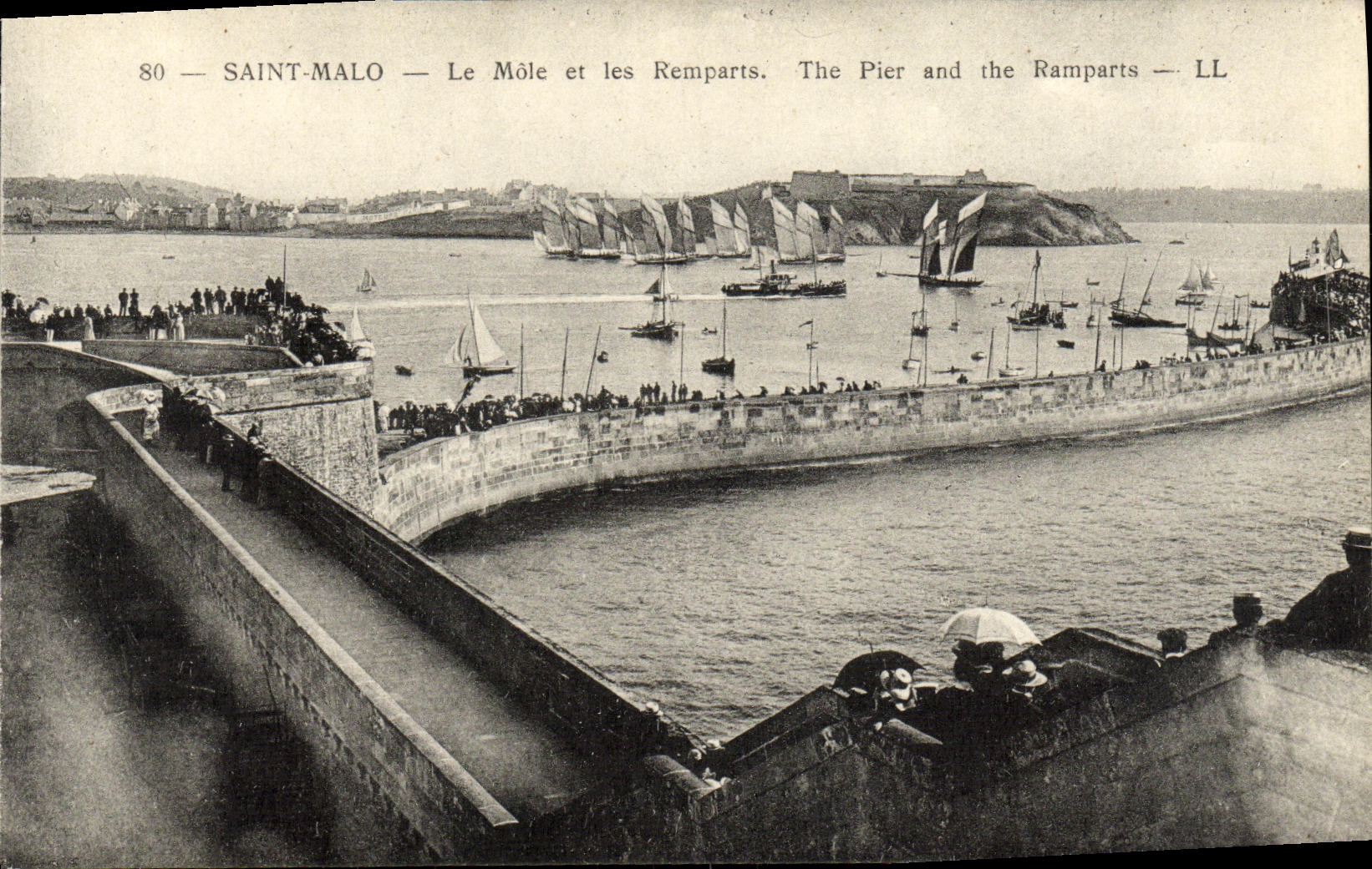 Saint-Malo — Le Môle et les Remparts — LL