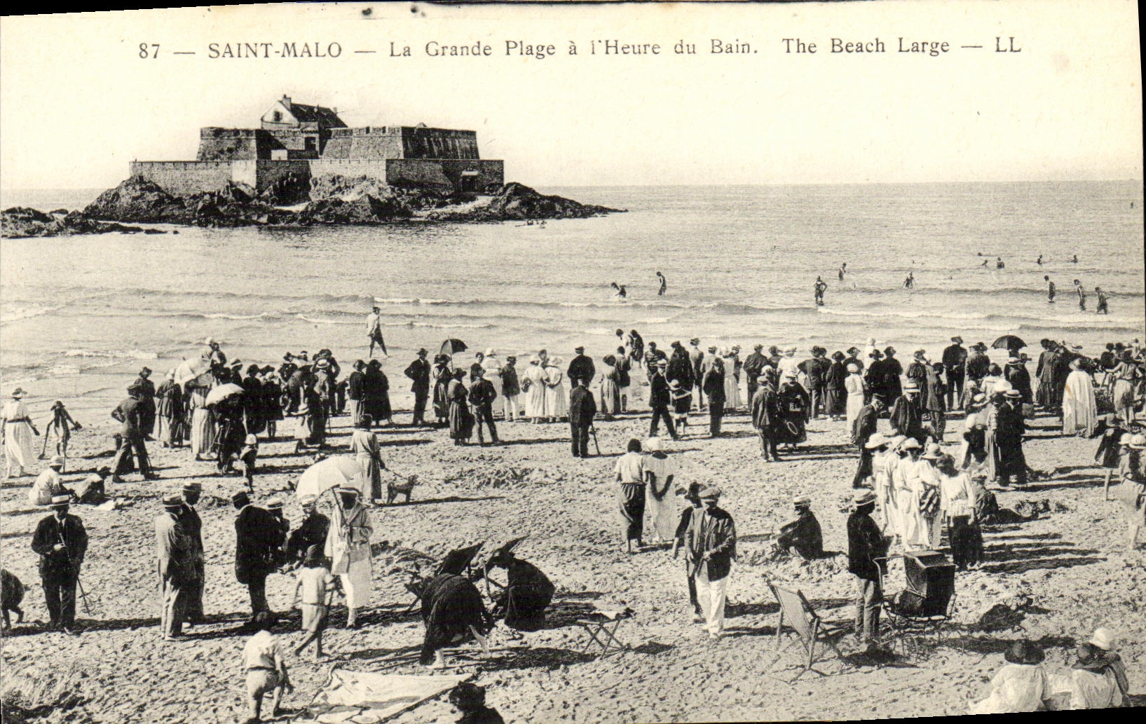 SAINT-MALO — La Grande Plage à l'Heure du Bain — LL