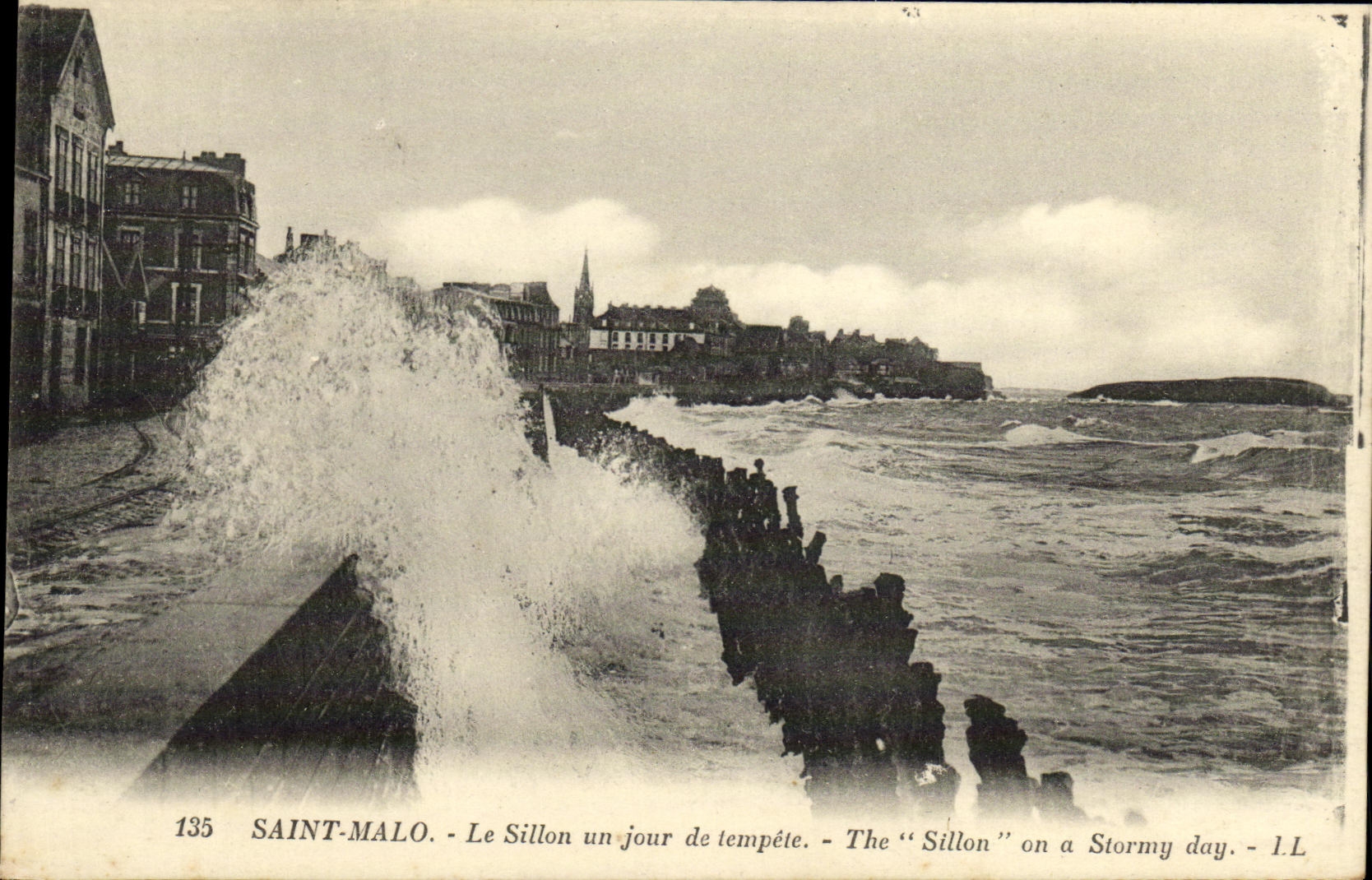 SAINT-MALO - Le Sillon un jour de tempête - The "Sillon" on a Stormy day - I.L. - n°135