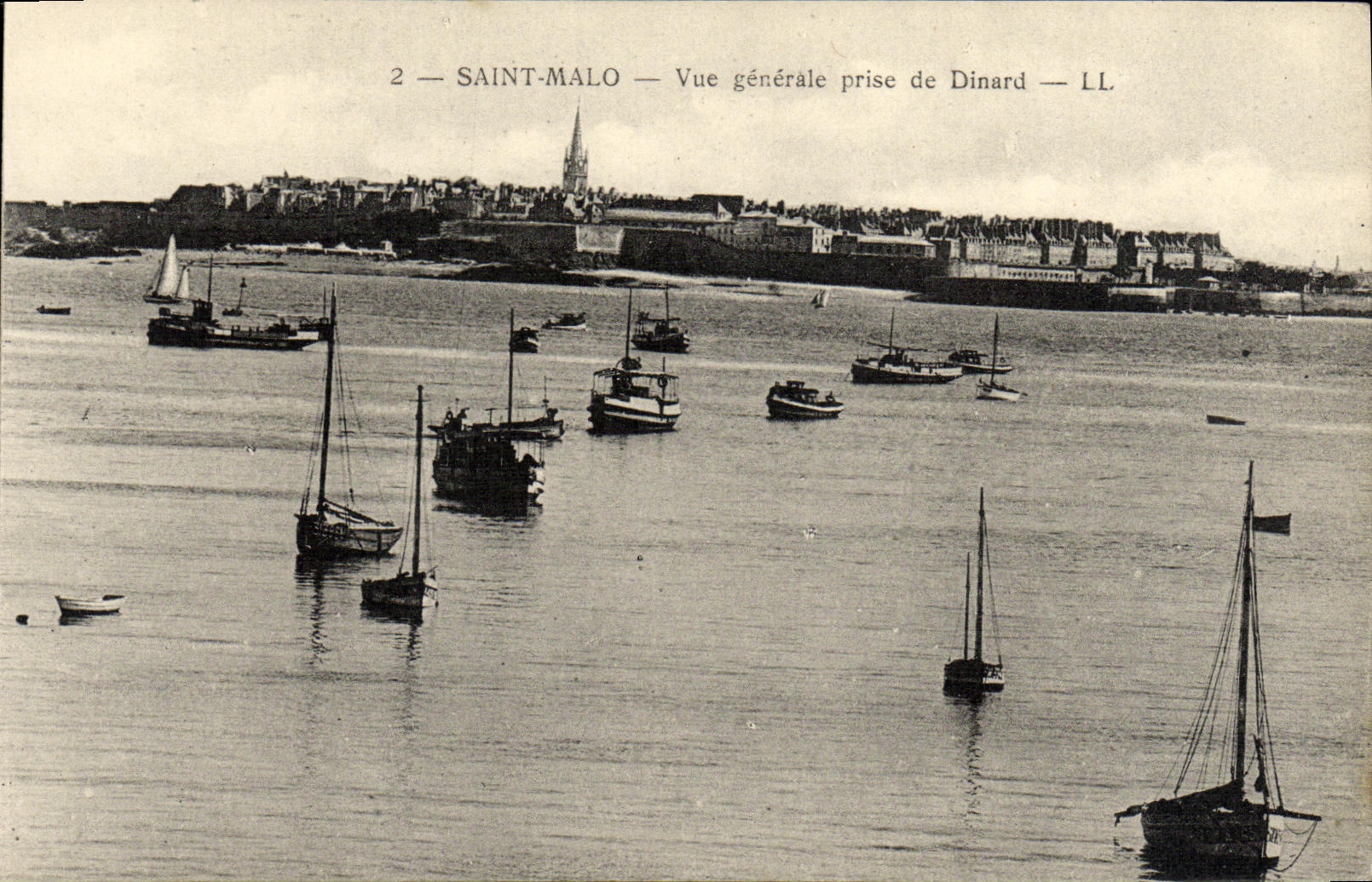 Saint-Malo — Vue générale prise de Dinard — LL.