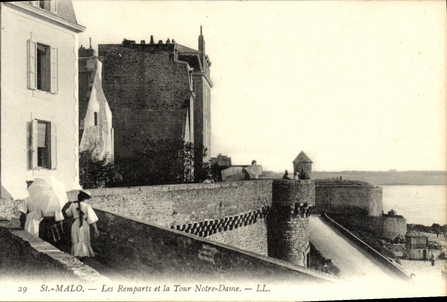 St.-Malo — Les Remparts et la Tour Notre-Dame — LL. — n°29
