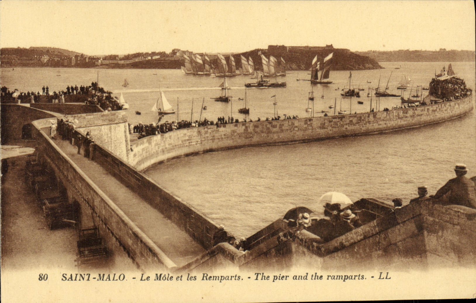 SAINTE-MALO - Le Môle et les Remparts - LL