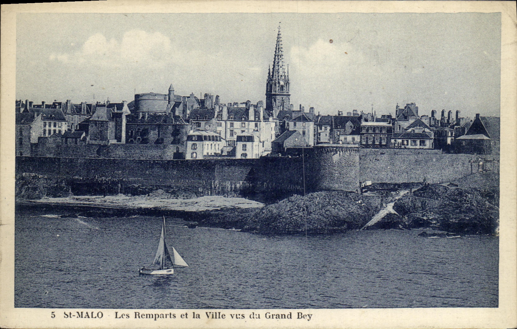 St-Malo - Die Mauern und die Stadt vom Grand Bey aus gesehen — Verlag 'Au Kitchener', Saint-Malo, Nr. 5