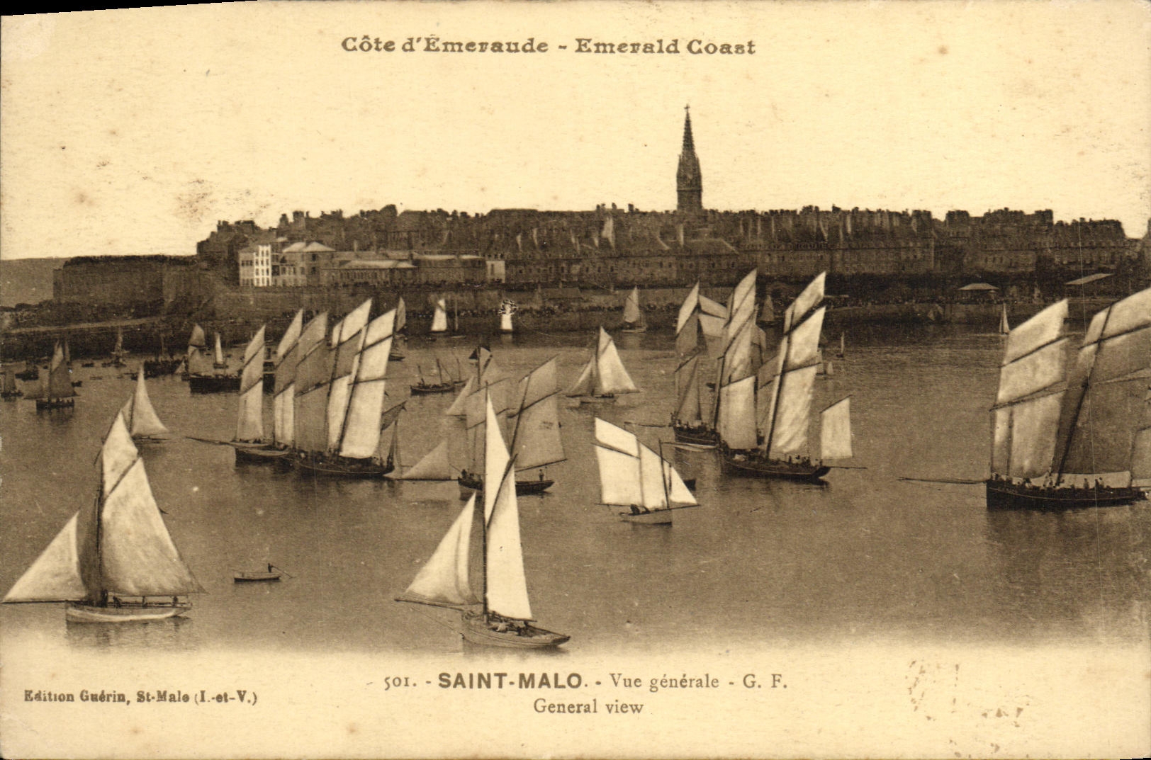 CPA Saint Malo Vue generale Bateaux