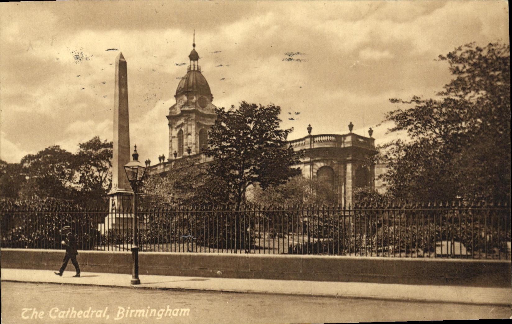 The Cathedral, Birmingham — vue avec obélisque — H. P. Pope, Ltd.