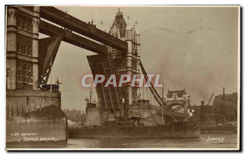 CPA London the Tower Bridge Bateau