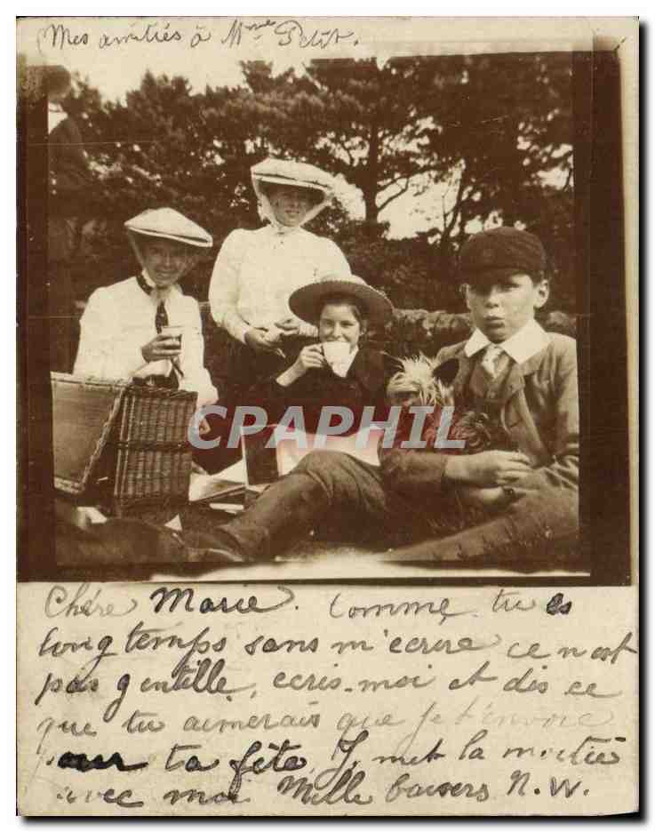 Pique-nique en famille — quatre enfants — Midget Post Card