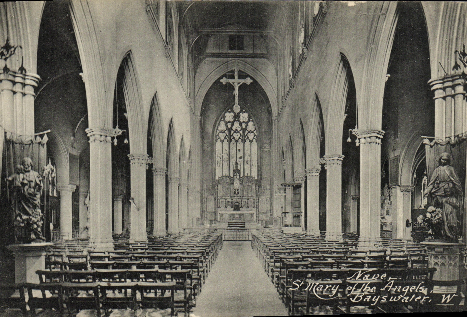Nave de l'église Sainte-Marie-des-Anges — Bayswater, W