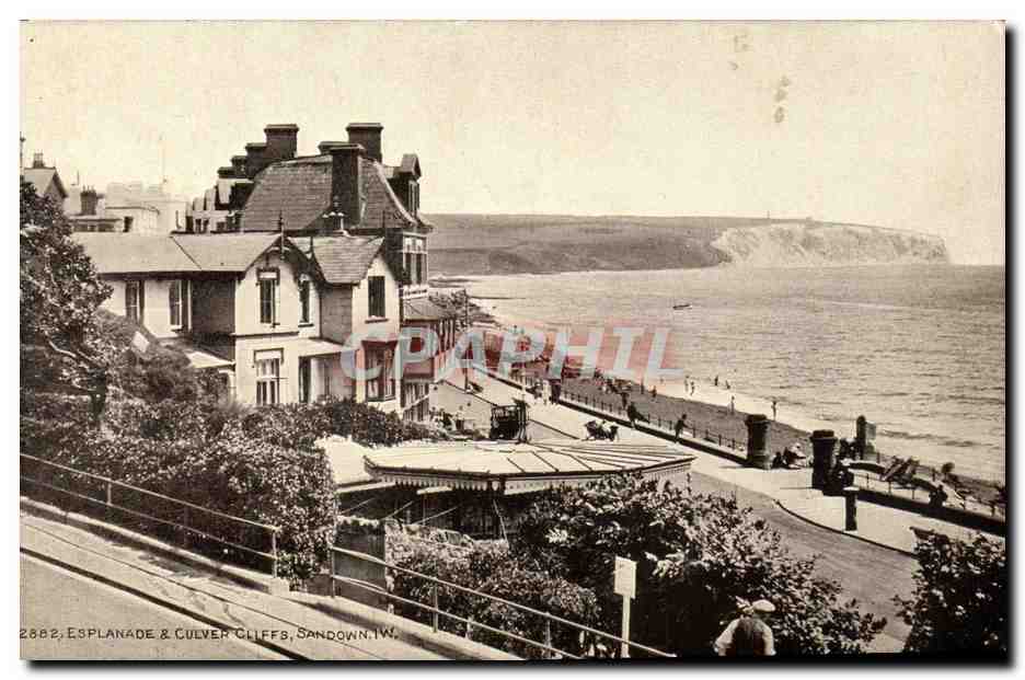 Esplanade & Culver Cliffs, Sandown, I.W. — vue de la promenade et des falaises — J. Salmon, série 2682