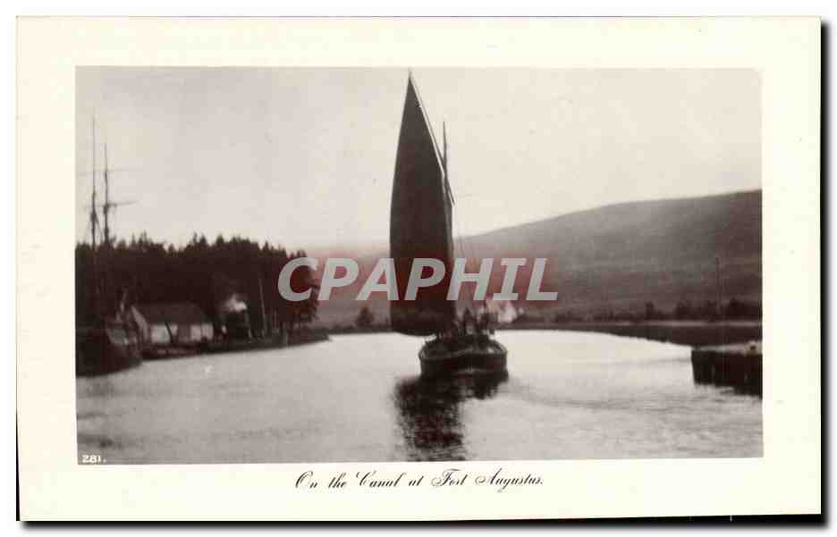 CPA On the canal at Fort Augustus Bateau