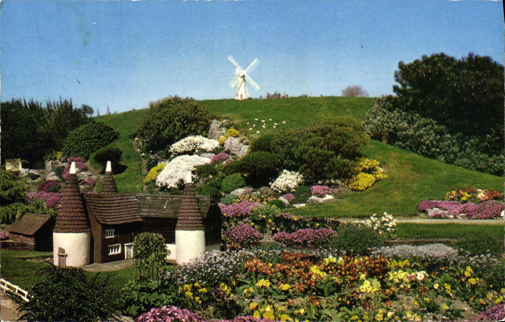 Les Oasthouses — modèle village — Jarrold & Sons Ltd, Norwch, Angleterre