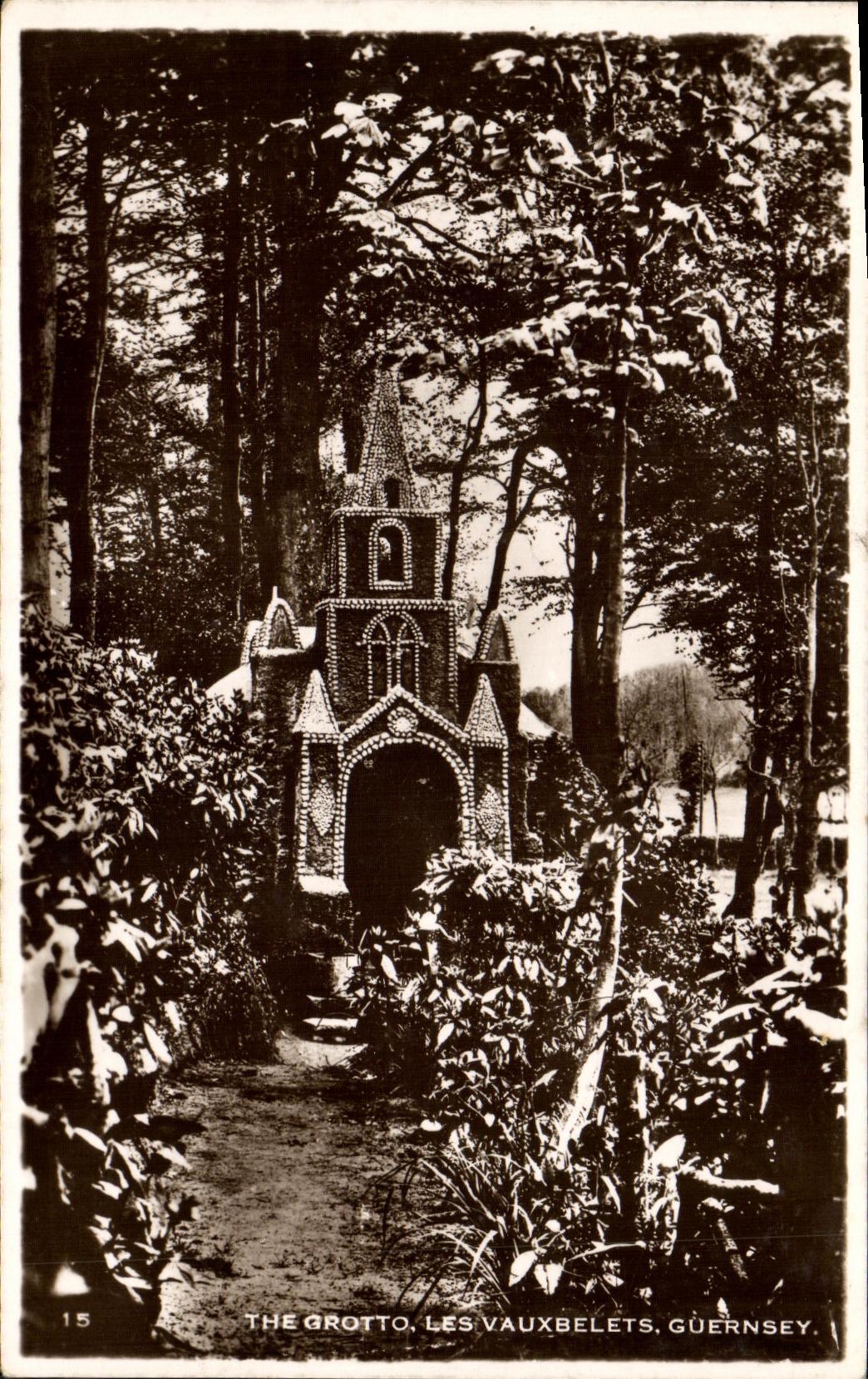 CPA Guernsey the grotto Les Vauxbelets