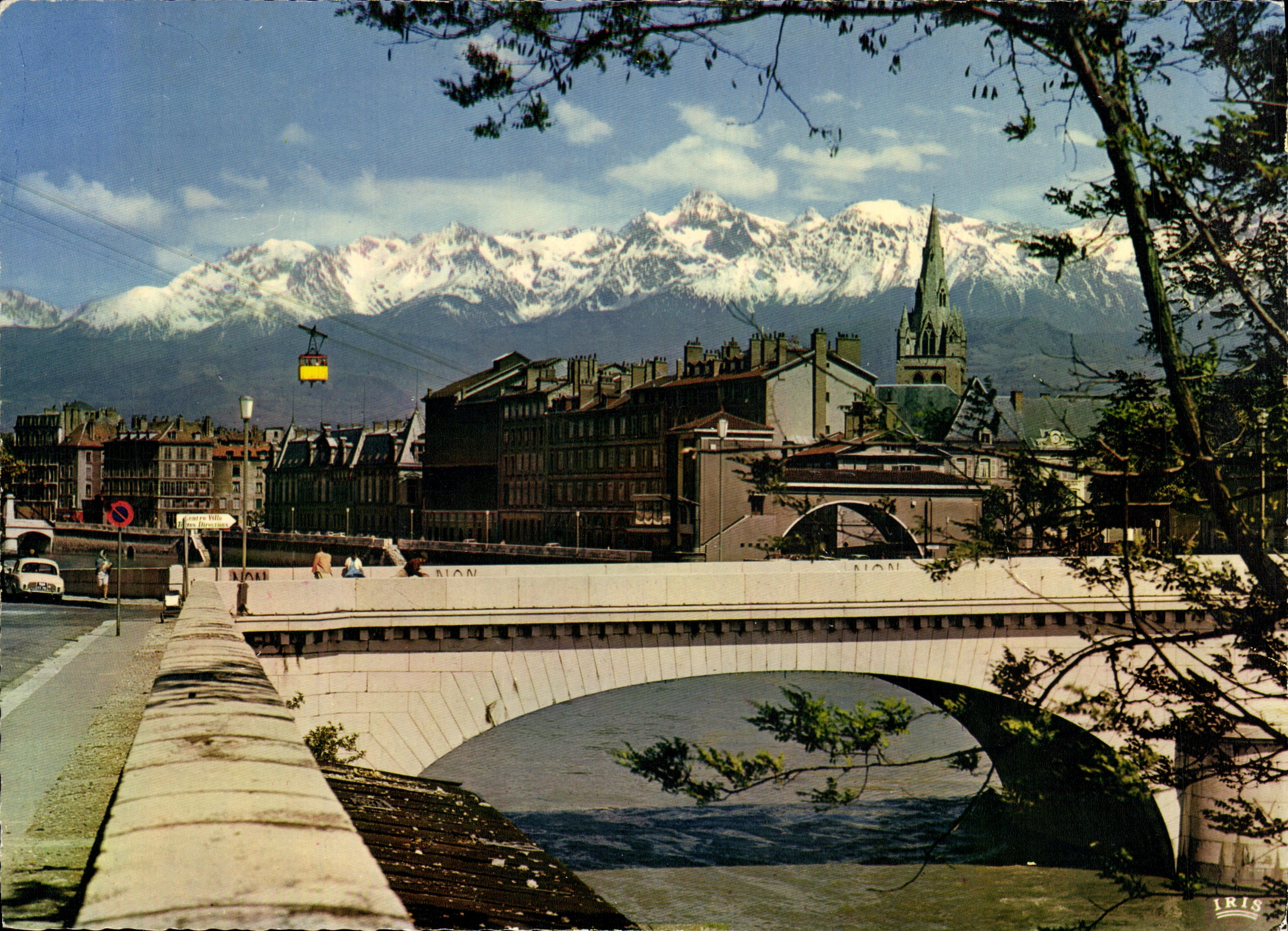 Grenoble — Vue de la Bastille et de la Chaîne de Belledonne — Éditeur LUMICAP