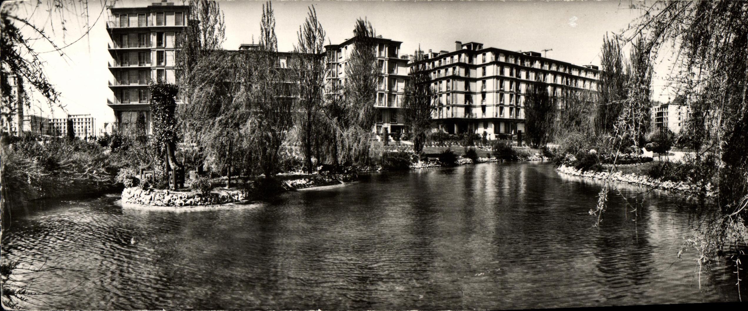 CPA La Havre Les nouveaux immeubles et le square St Roch 