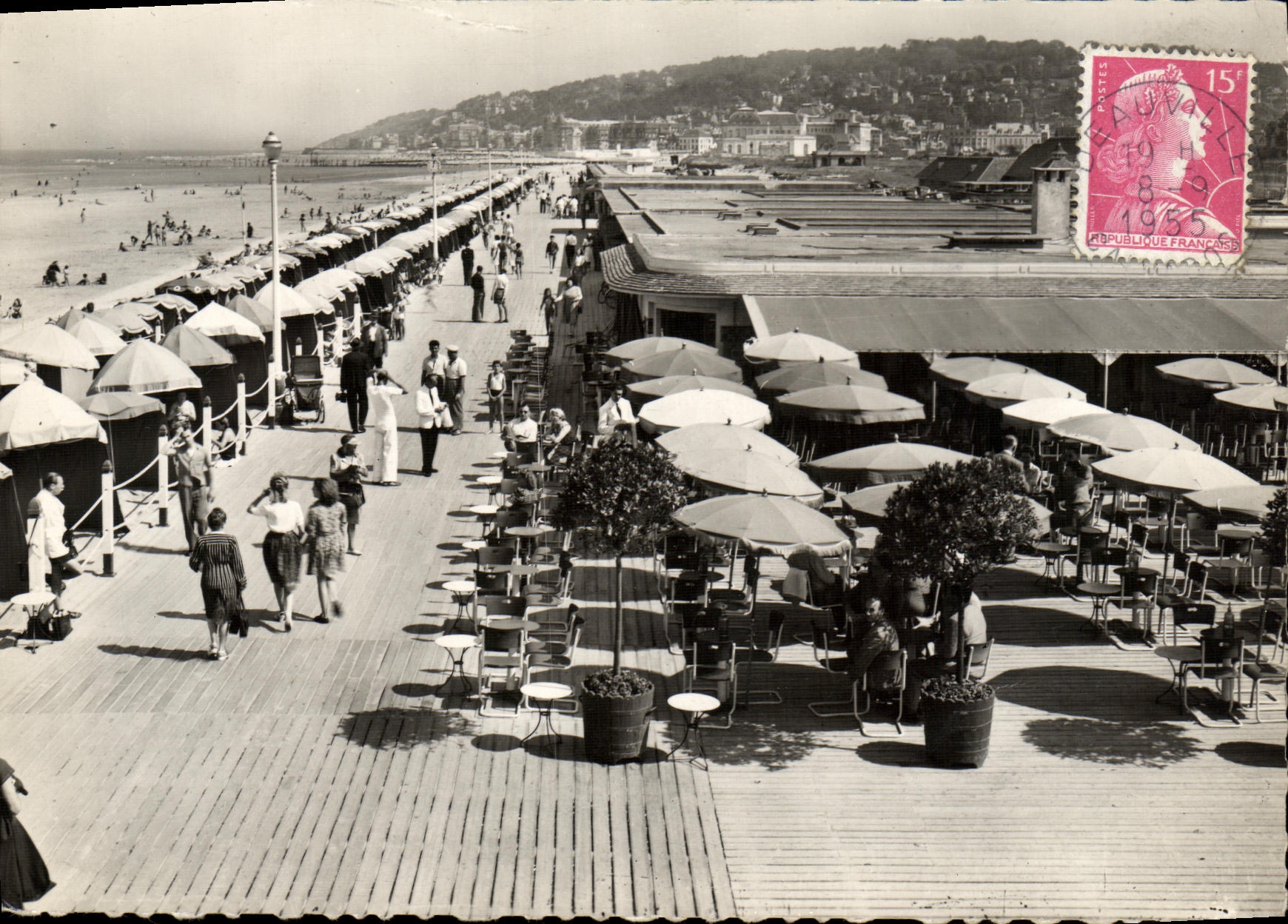 Deauville — La Plage Fleurie — Le Bar du Soleil et les Planches — Éditeur G. W. n°37