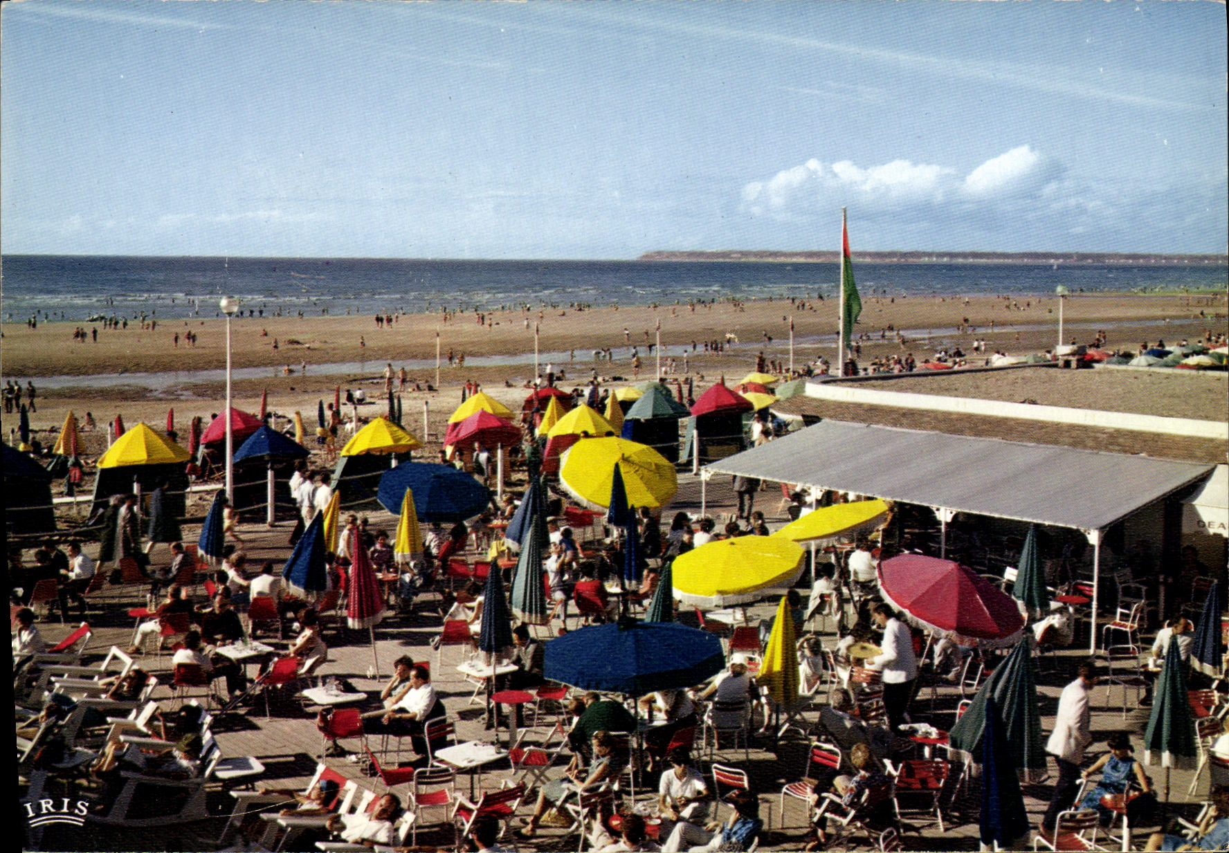 Deauville - Plage Fleurie — Le bar du Soleil et la plage — LUMICAP