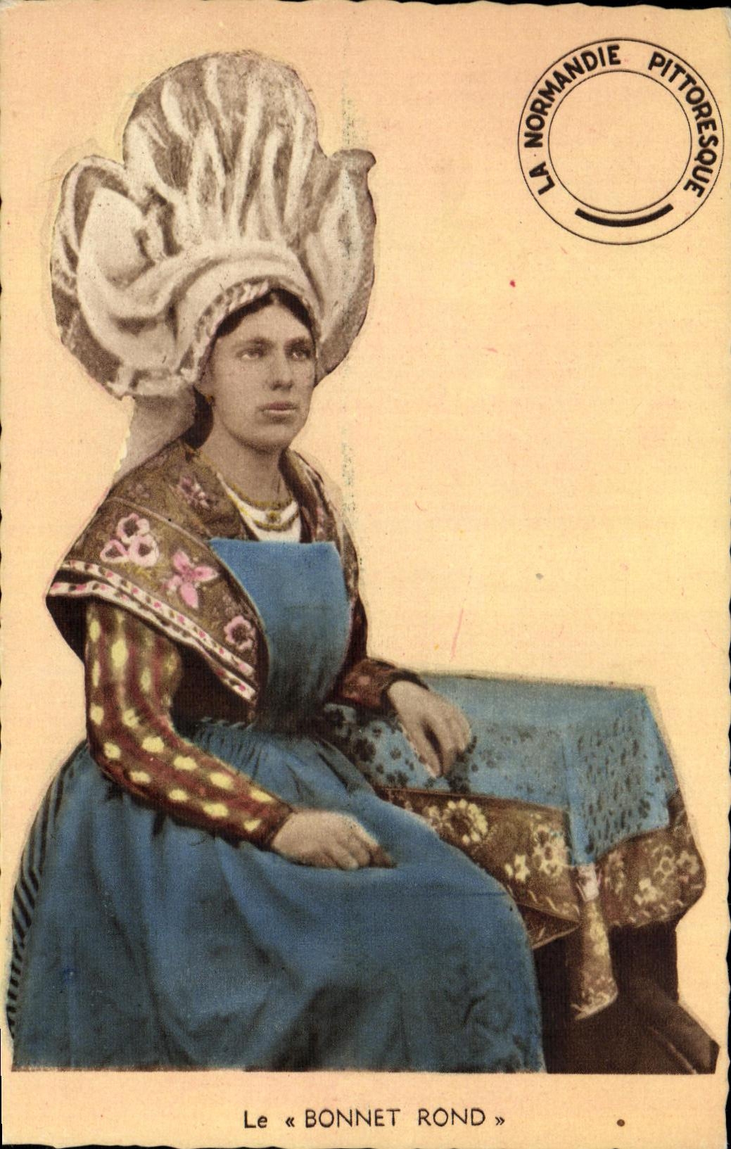 CPM Le Bonnet Rond Femme Folklore Costume