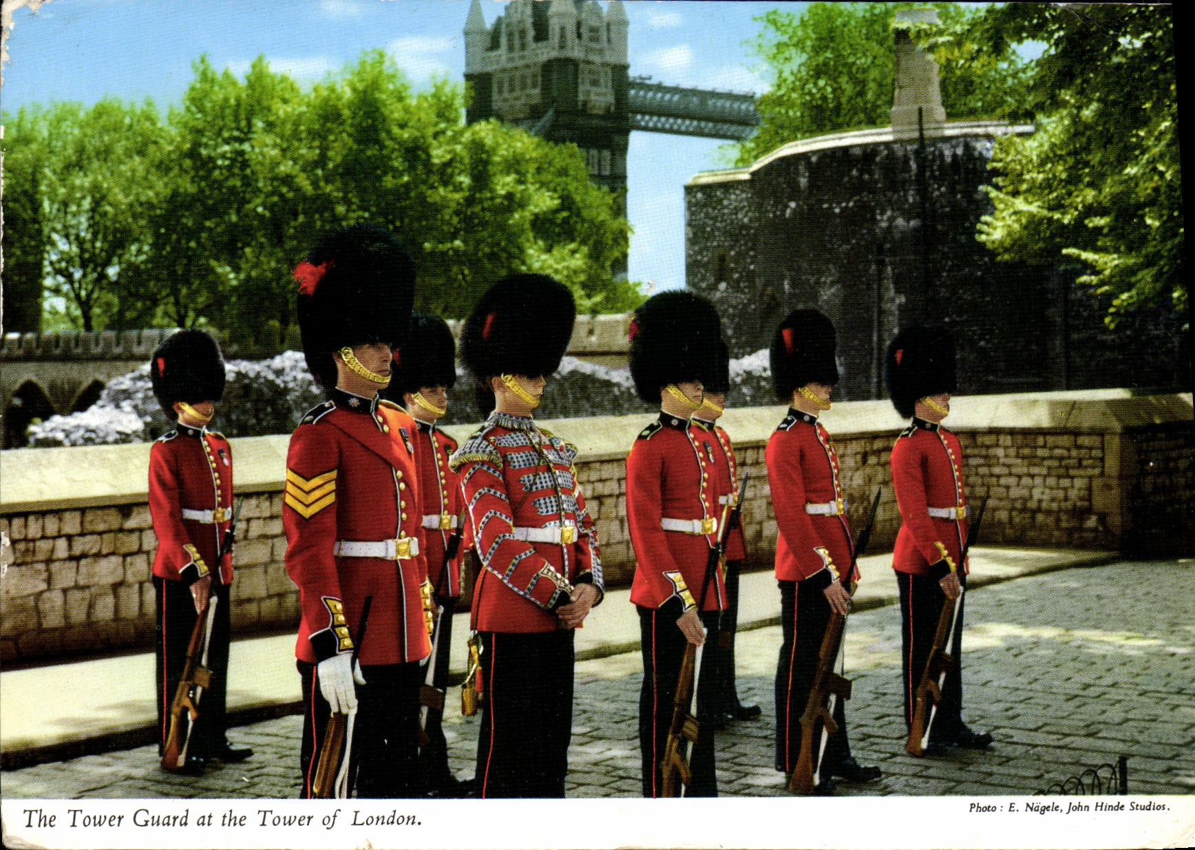 CPM London The tower guards at the tower of London Militaria